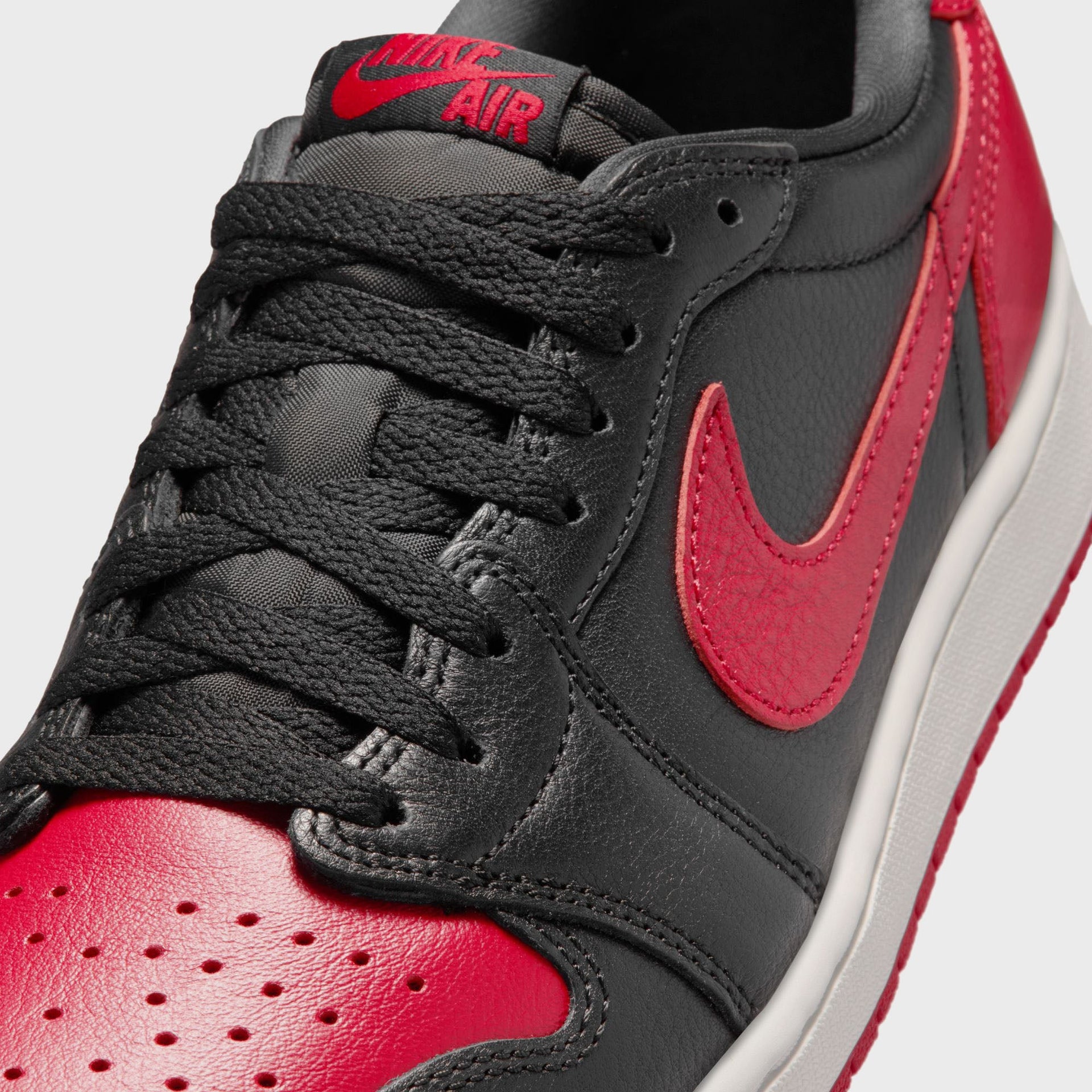 Jordan Air Jordan 1 Retro Low OG - Black / Varsity Red / Summit White