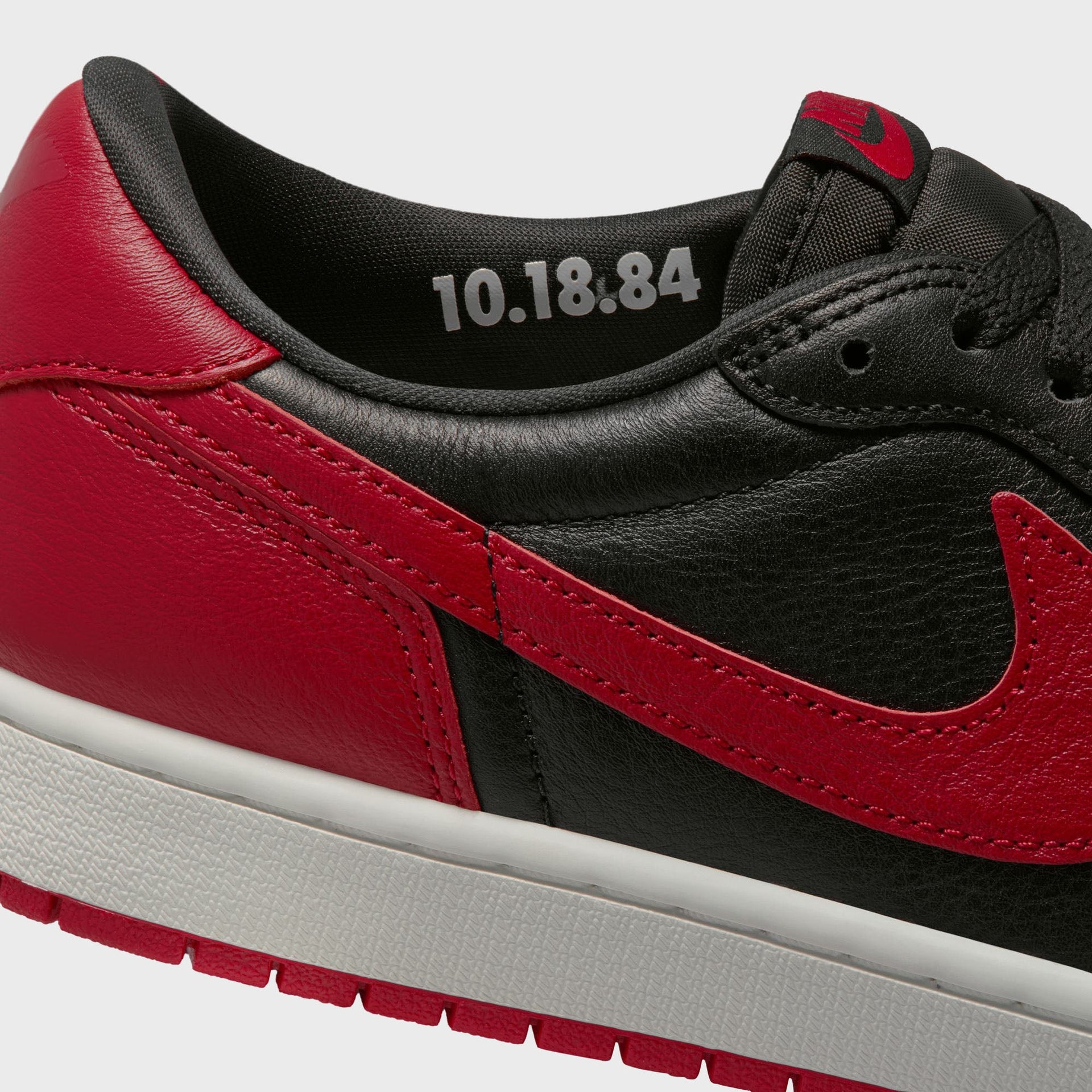 Jordan Air Jordan 1 Retro Low OG - Black / Varsity Red / Summit White