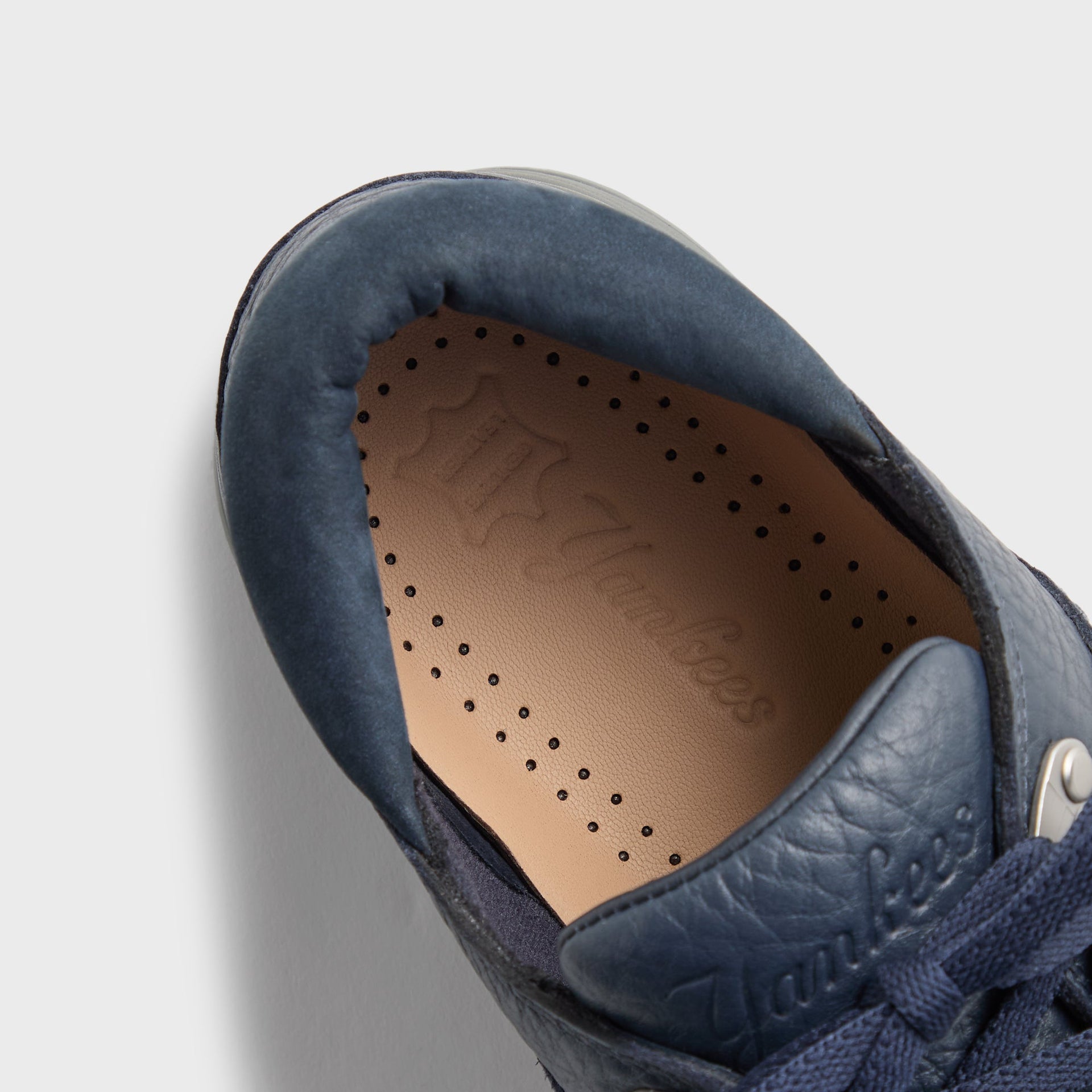 8th St by Ronnie Fieg for Clarks Originals & the New York Yankees Sunderland - Navy - PH