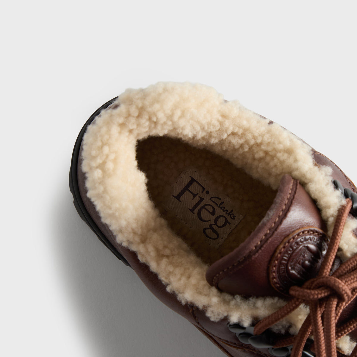 8th St by Ronnie Fieg for Clarks Originals Laddow Shearling - Mid Tan