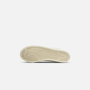 Nike Blazer Mid `77 Premium - Vintage Light Bone / Medium Grey / Alpha Orange / Coconut Milk