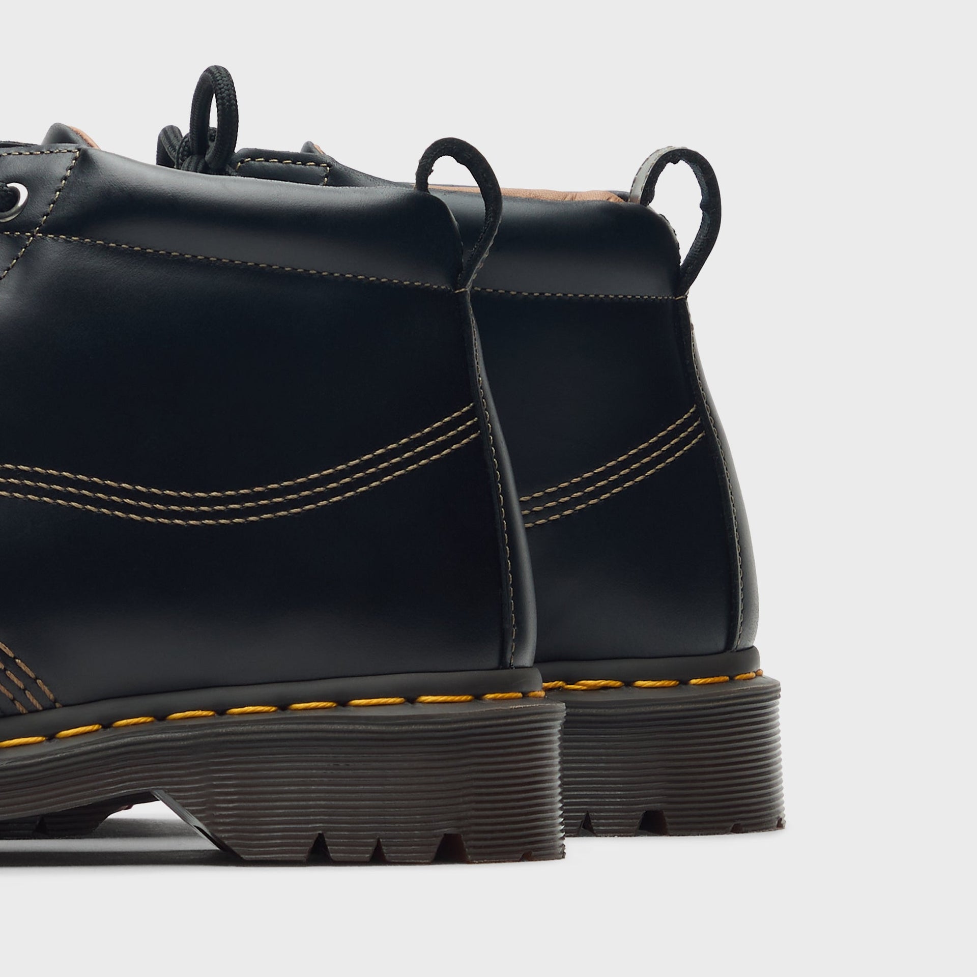 Dr. Martens Lowell Chukka - Butterscotch Orleans