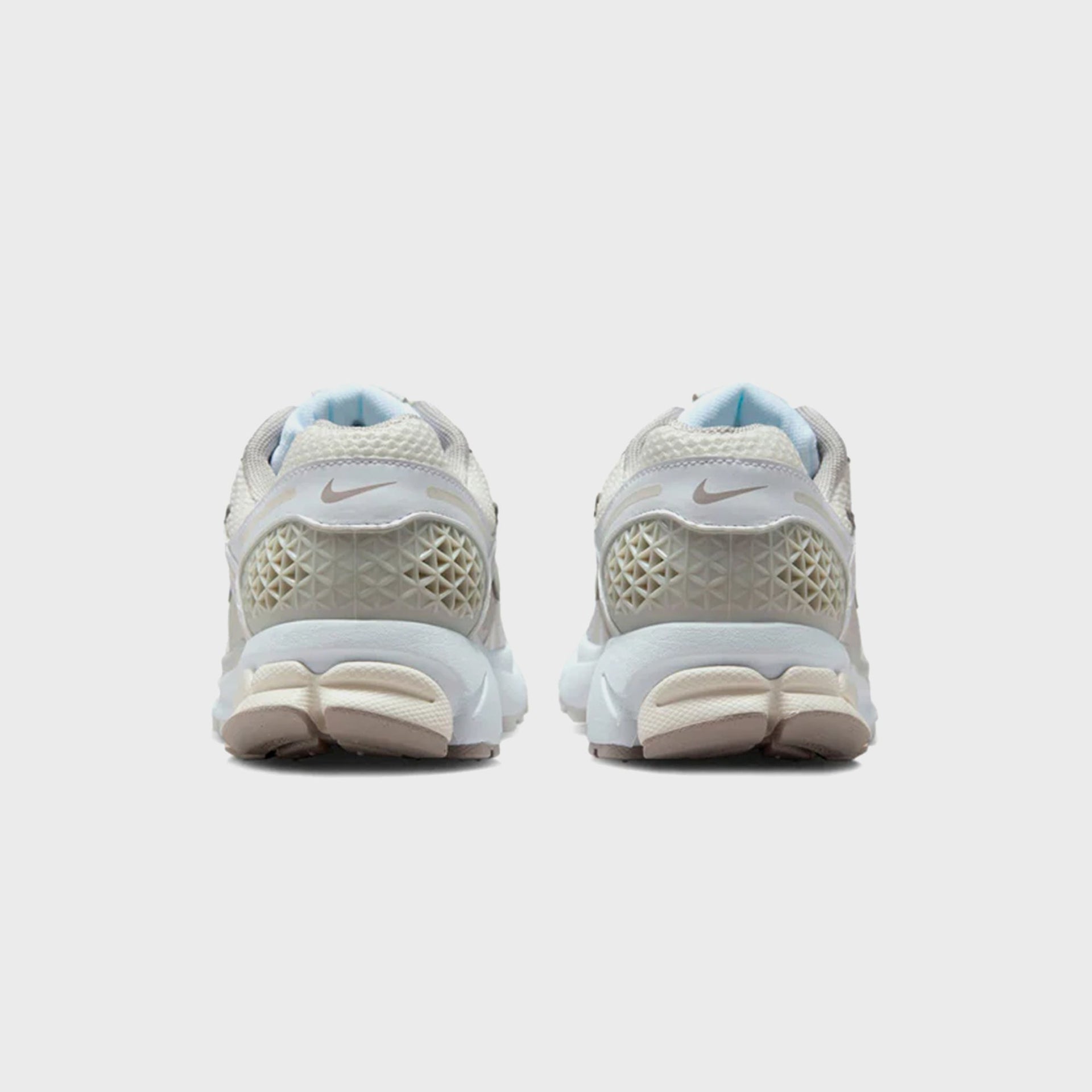 Nike Zoom Vomero 5 - White / Light Bone /  Phantom / College Grey