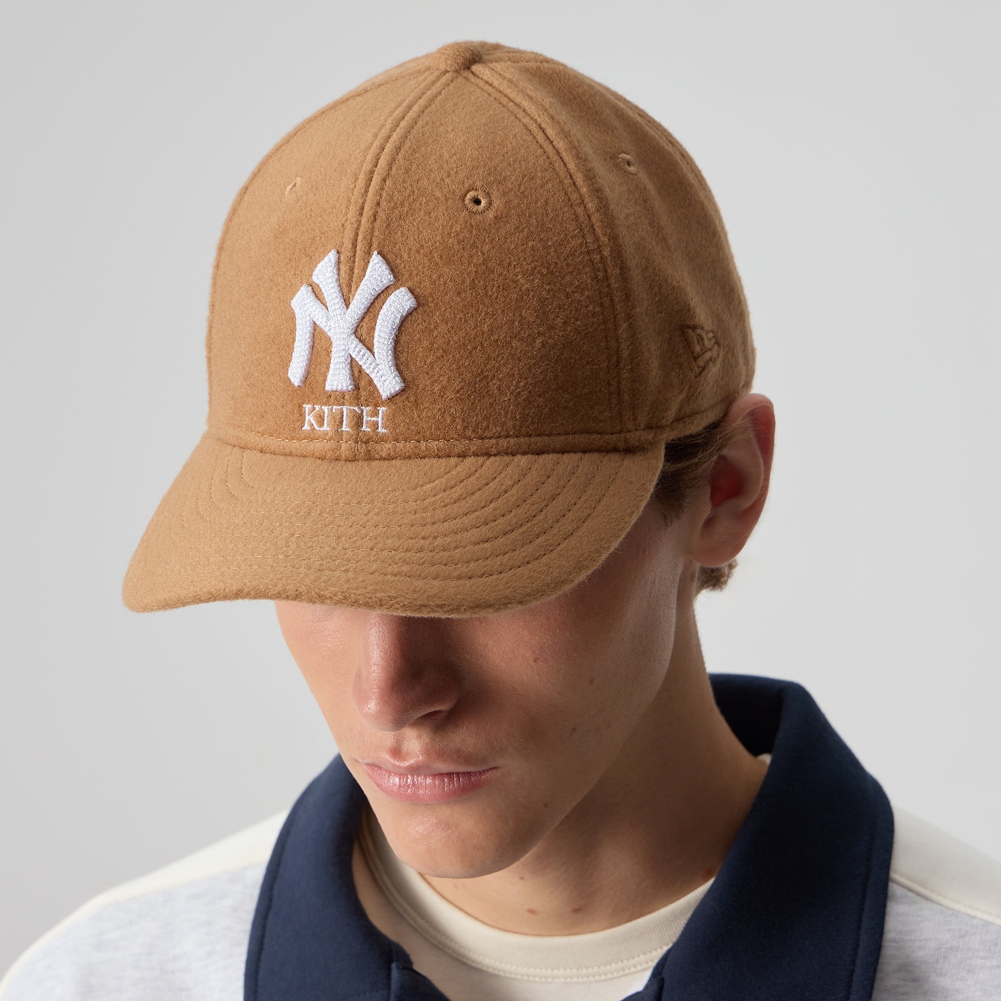 KITH ホワイト ブラック キャップ 新作　完売品　6パネル　cap ☆入手困難☆Kith script logo cap (KITH NYC/キャップ