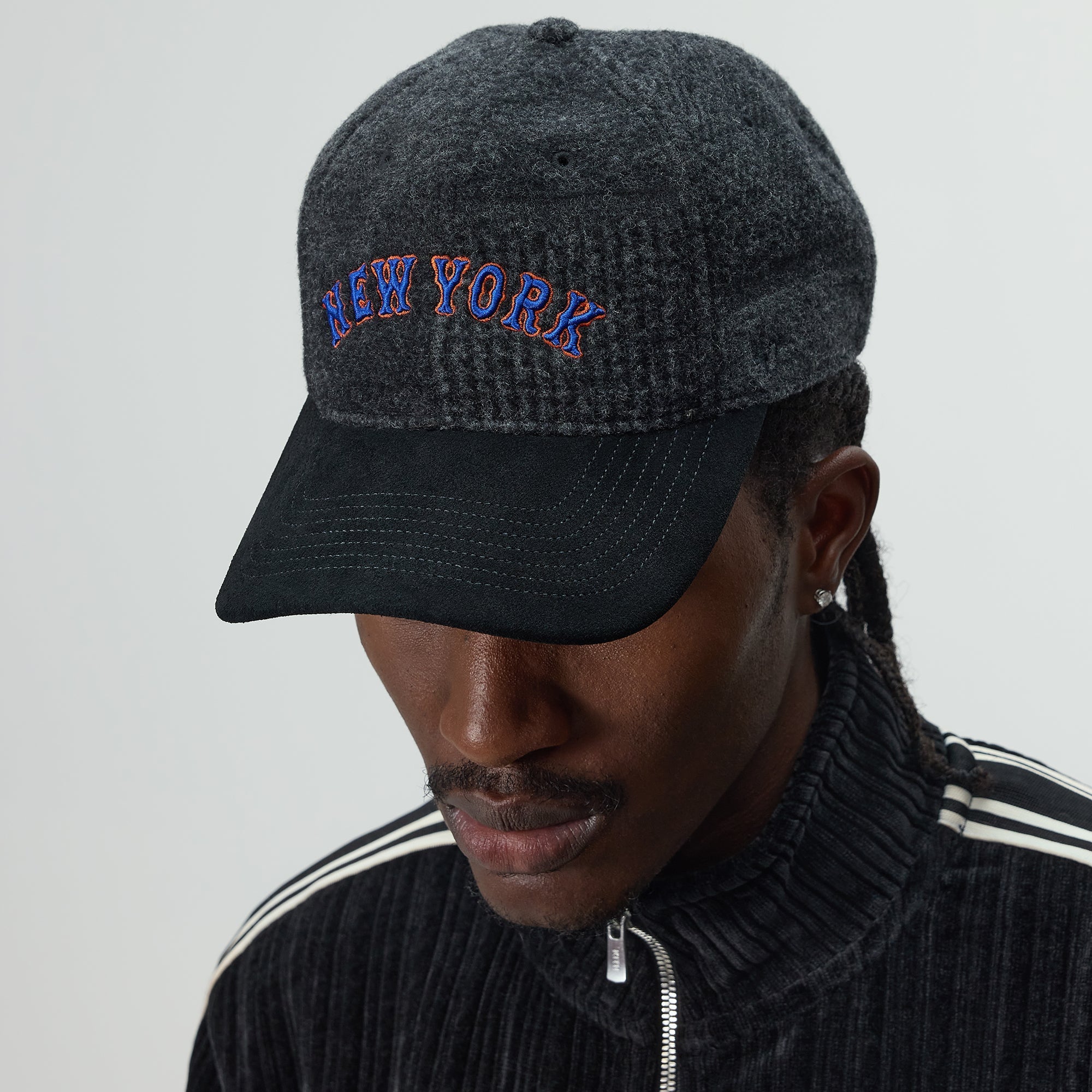 【新品/未使用】KITH キャップ Serif Snapback Buy Kith For New Era Serif Ear Flap Fitted Cap 'Sandrift