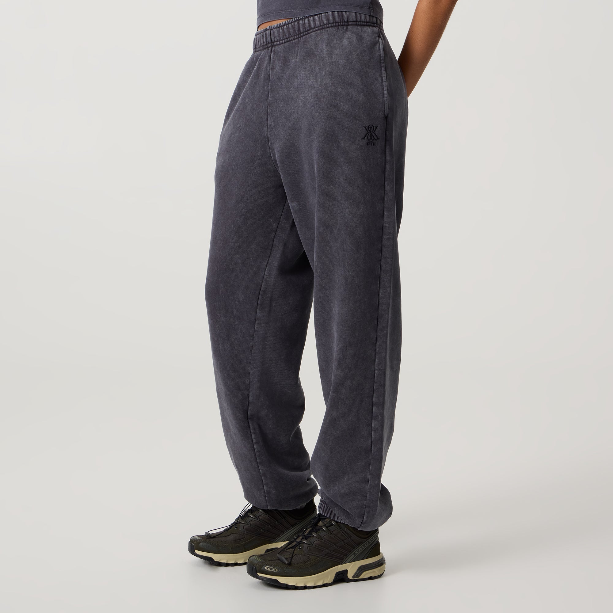 Kith Women Chelsea III Crest Sweatpant - Black – Kith Europe
