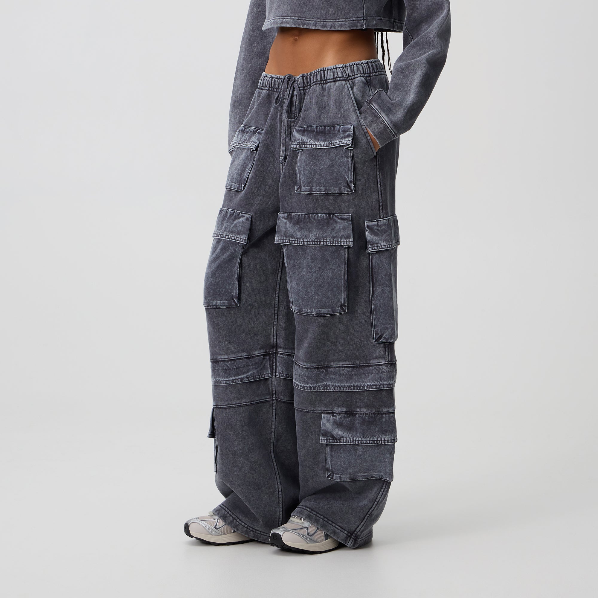 Kith Women Zayn Cargo Sweatpant - Overcast – Kith Europe