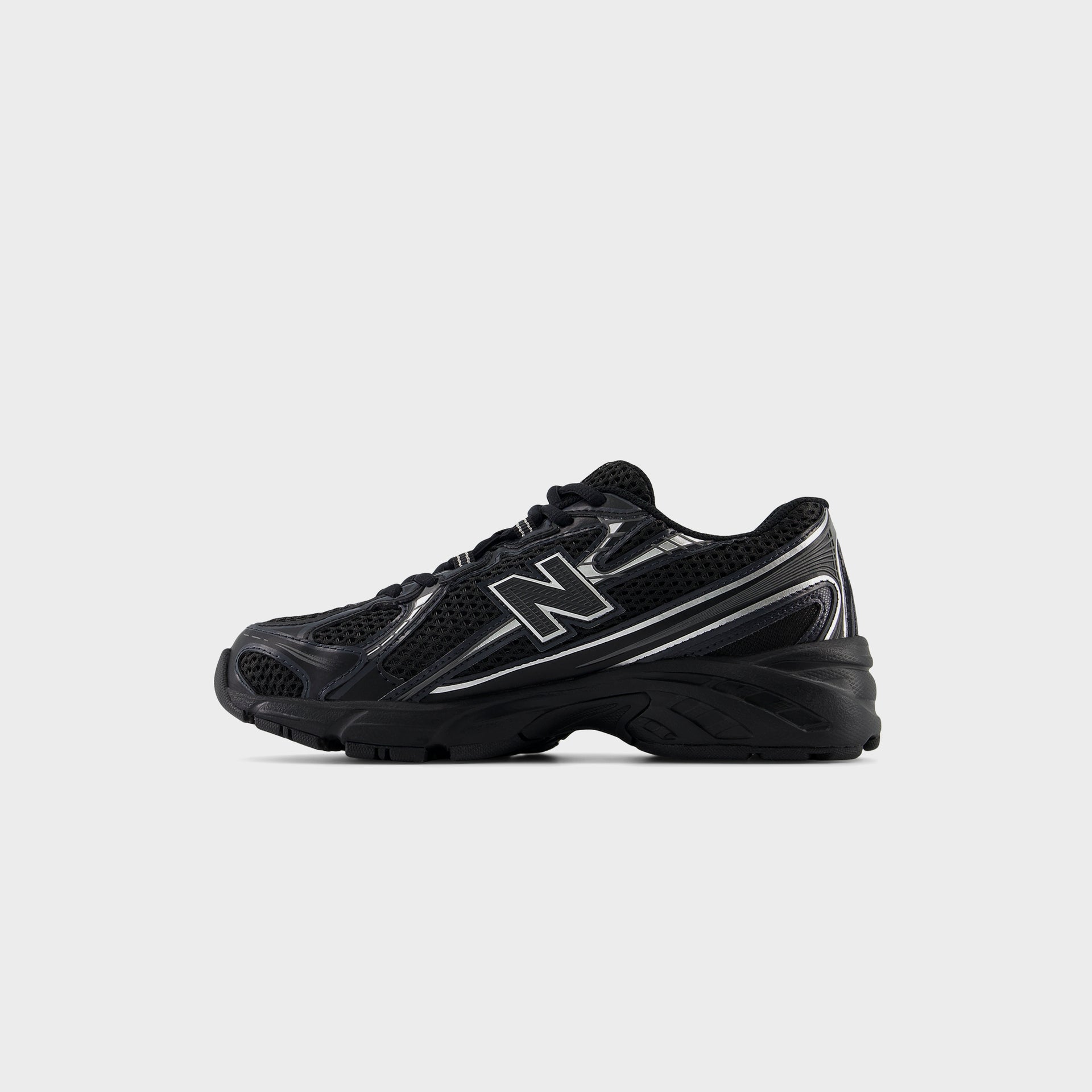 New Balance 740 - Black /  Silver Metallic