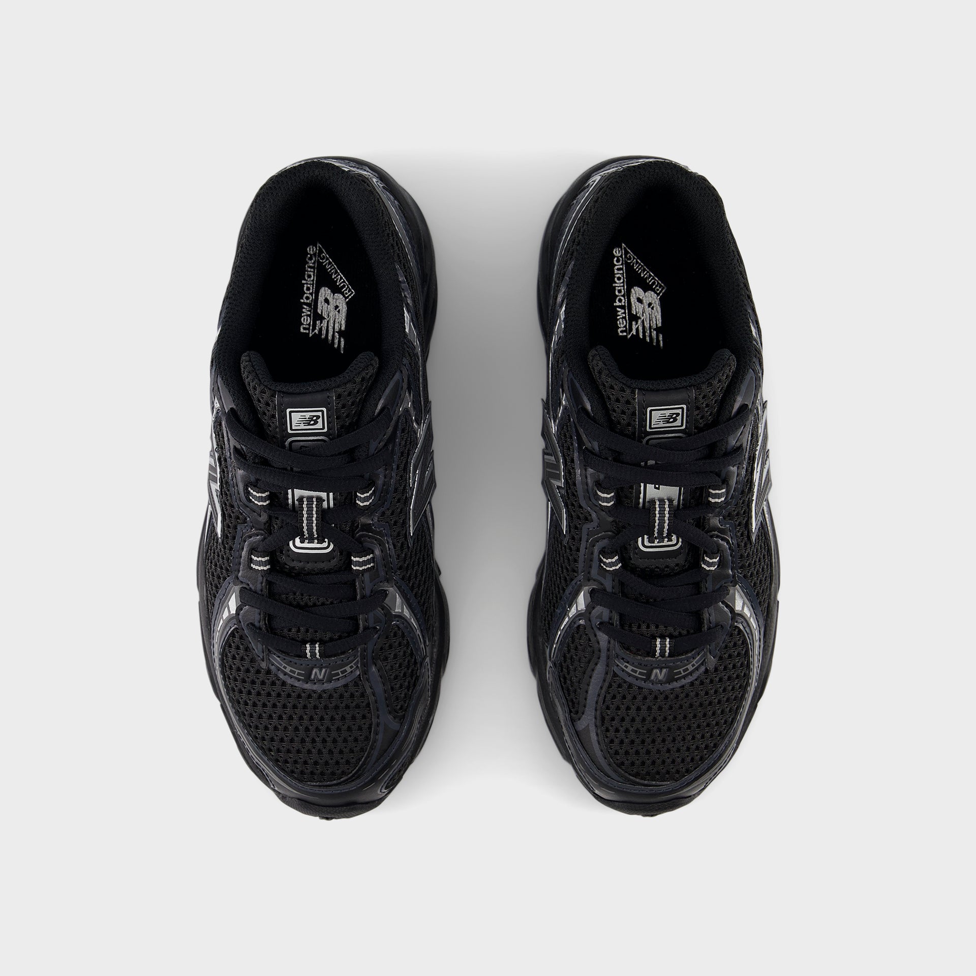 New Balance 740 - Black /  Silver Metallic