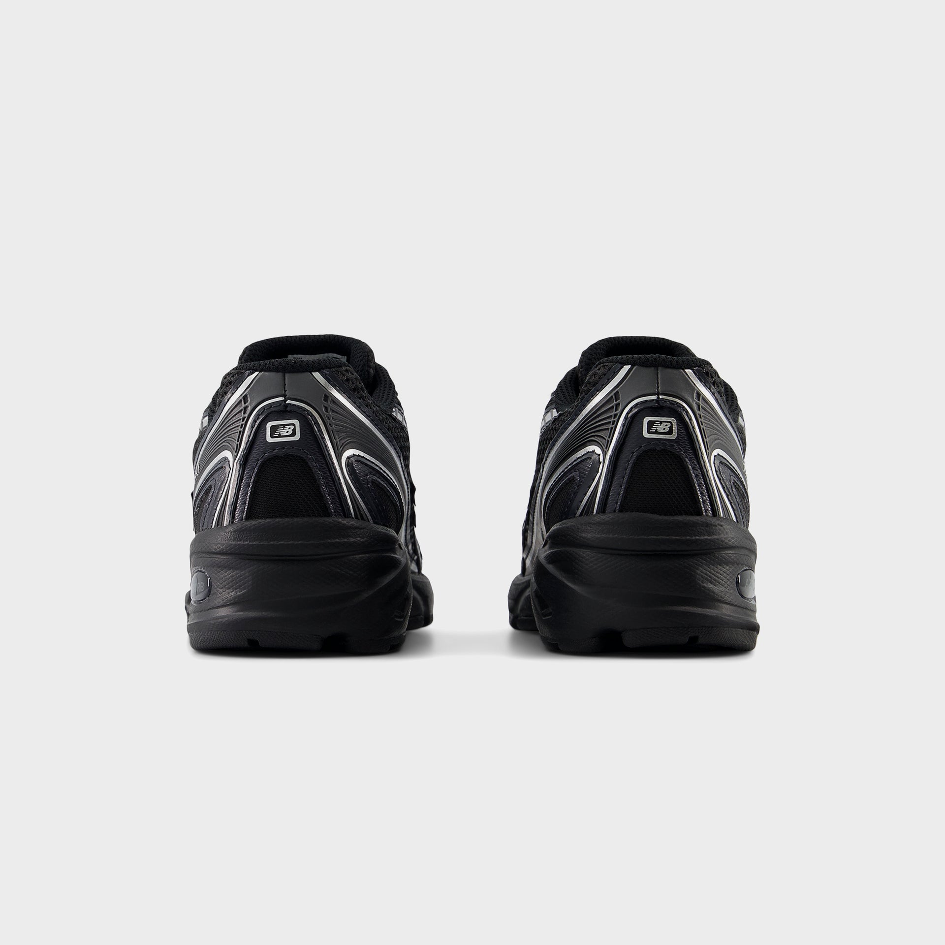 New Balance 740 - Black /  Silver Metallic