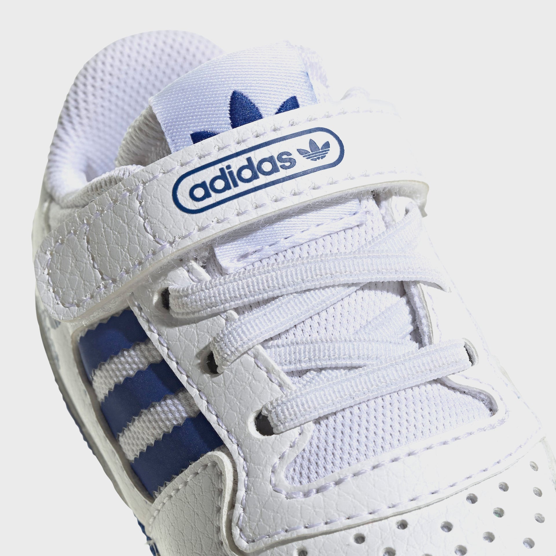 adidas Crib Forum Low - Blanc / Bleu Royal Équipe / Blanc
