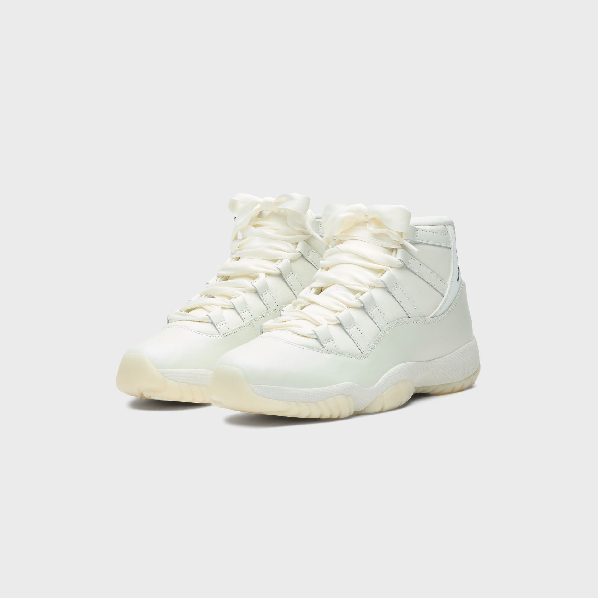 Jordan WMNS Air Jordan 11 Retro - Sail / White / Metallic Silver / Pearl Grey