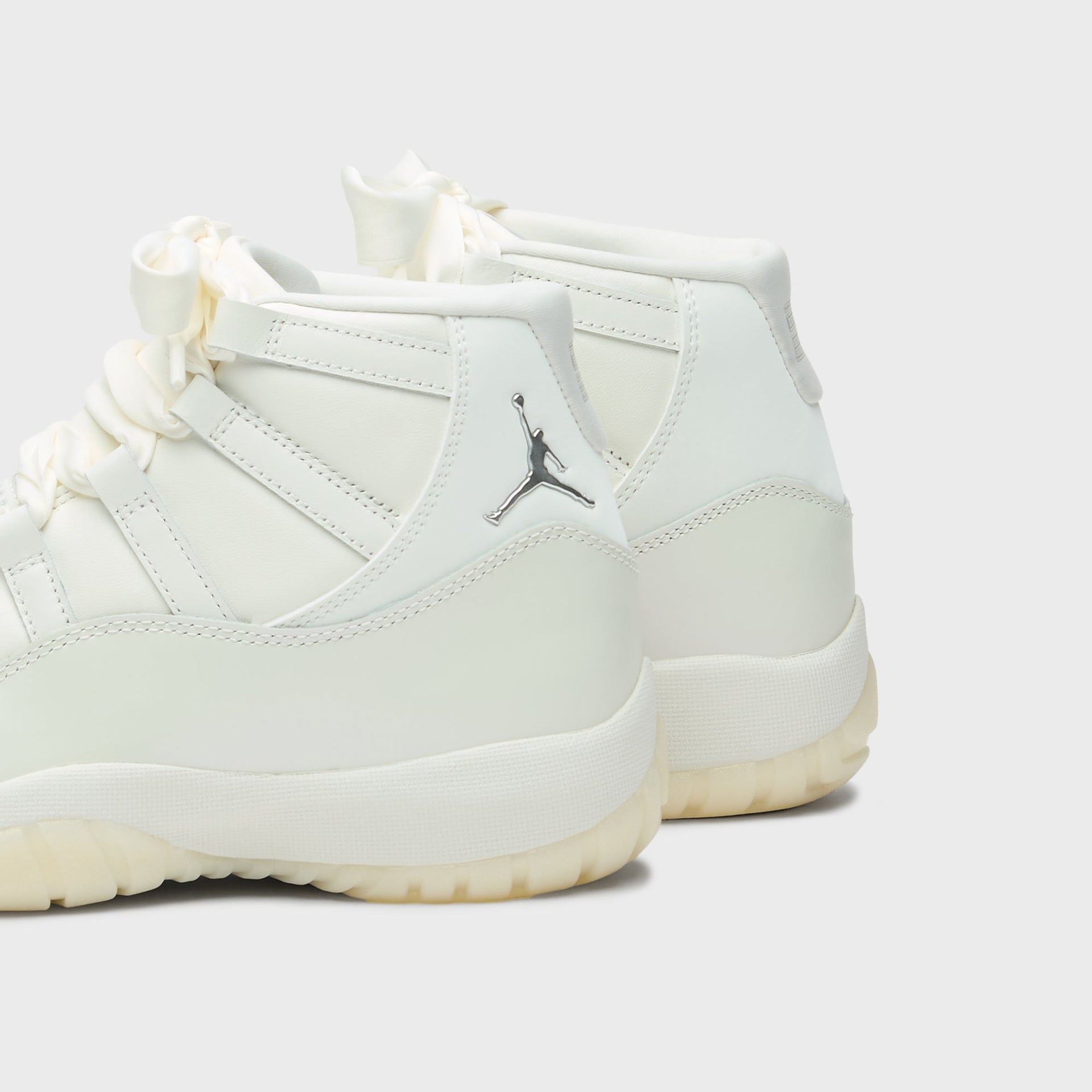 Jordan WMNS Air Jordan 11 Retro - Sail / White / Metallic Silver / Pearl Grey