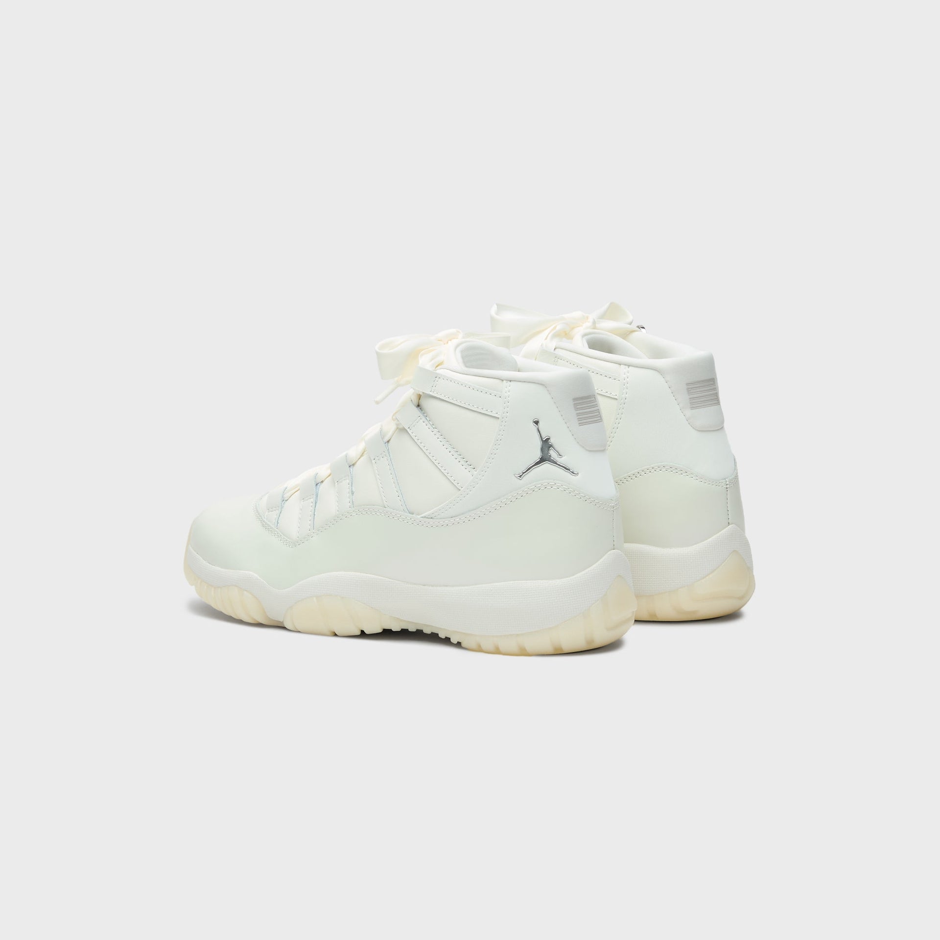 Jordan WMNS Air Jordan 11 Retro - Sail / White / Metallic Silver / Pearl Grey