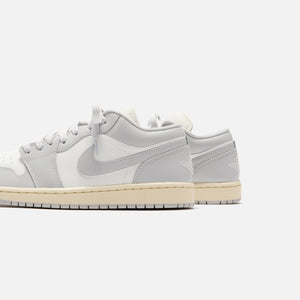 Nike WMNS Air Jordan 1 Low - Sail / Coconut Milk / Neutral Grey