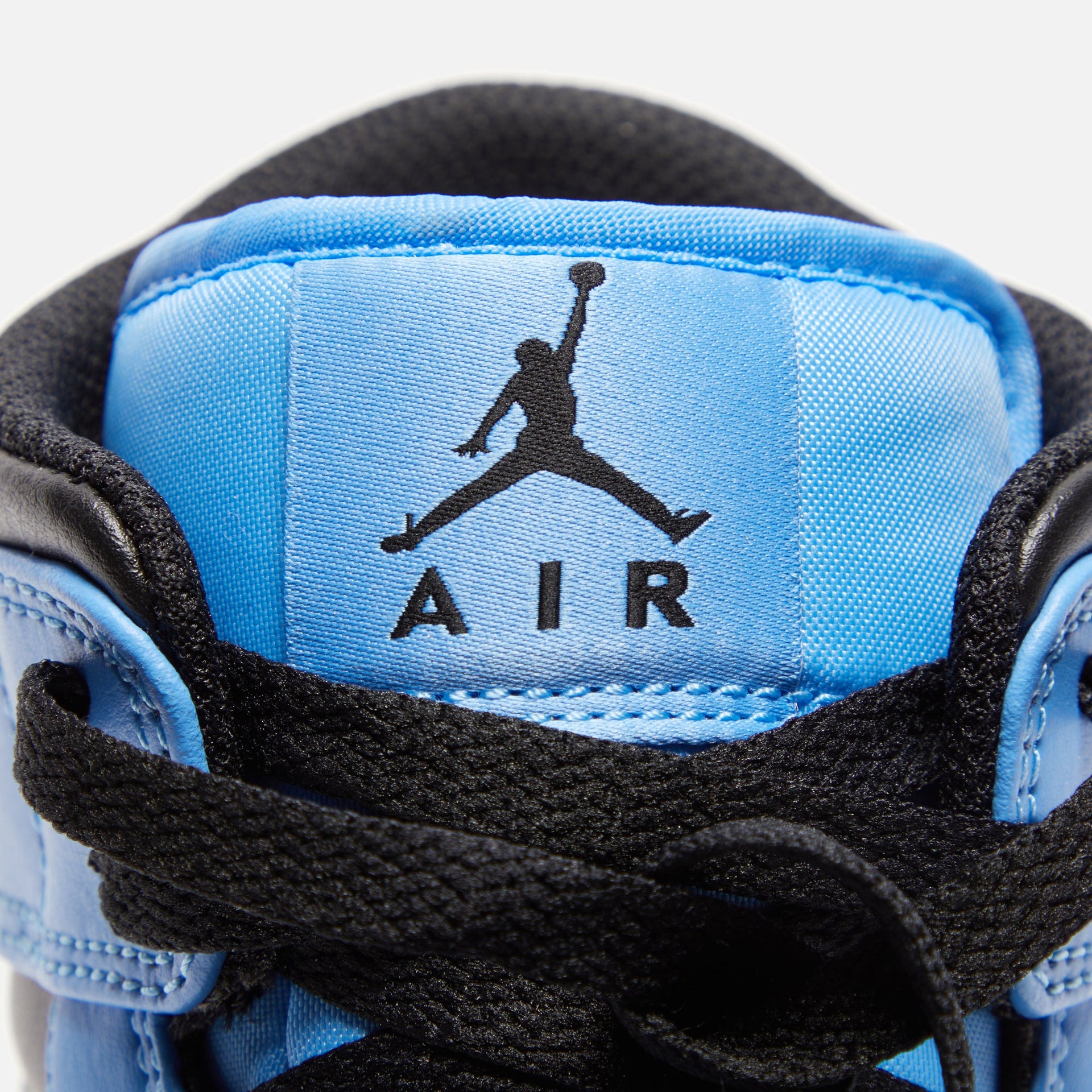 Jordan Air Jordan 1 Mid - University Blue / Black / White