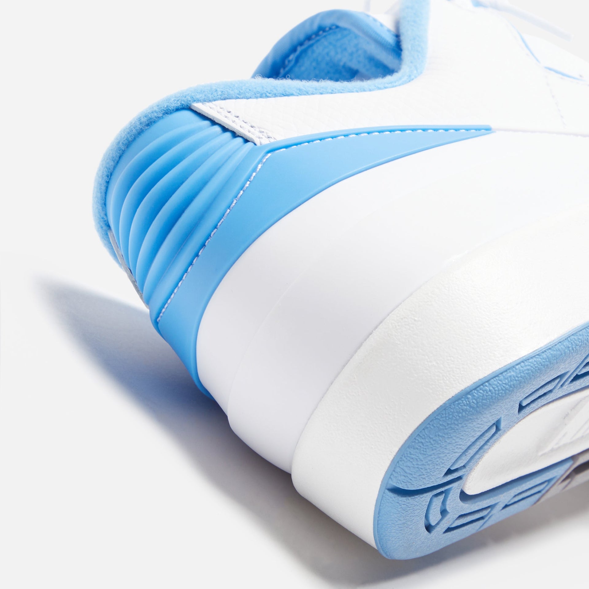 Jordan Air Jordan 2 Retro Low - White  / University Blue / Cement Grey