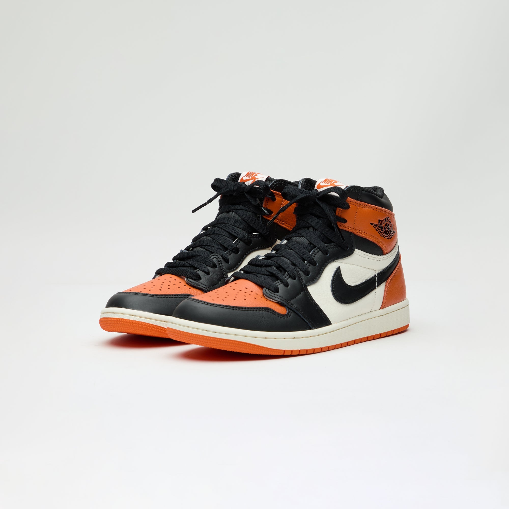 Jordan Air Jordan 1 High OG - Black / Sail / Starfish – Kith Europe