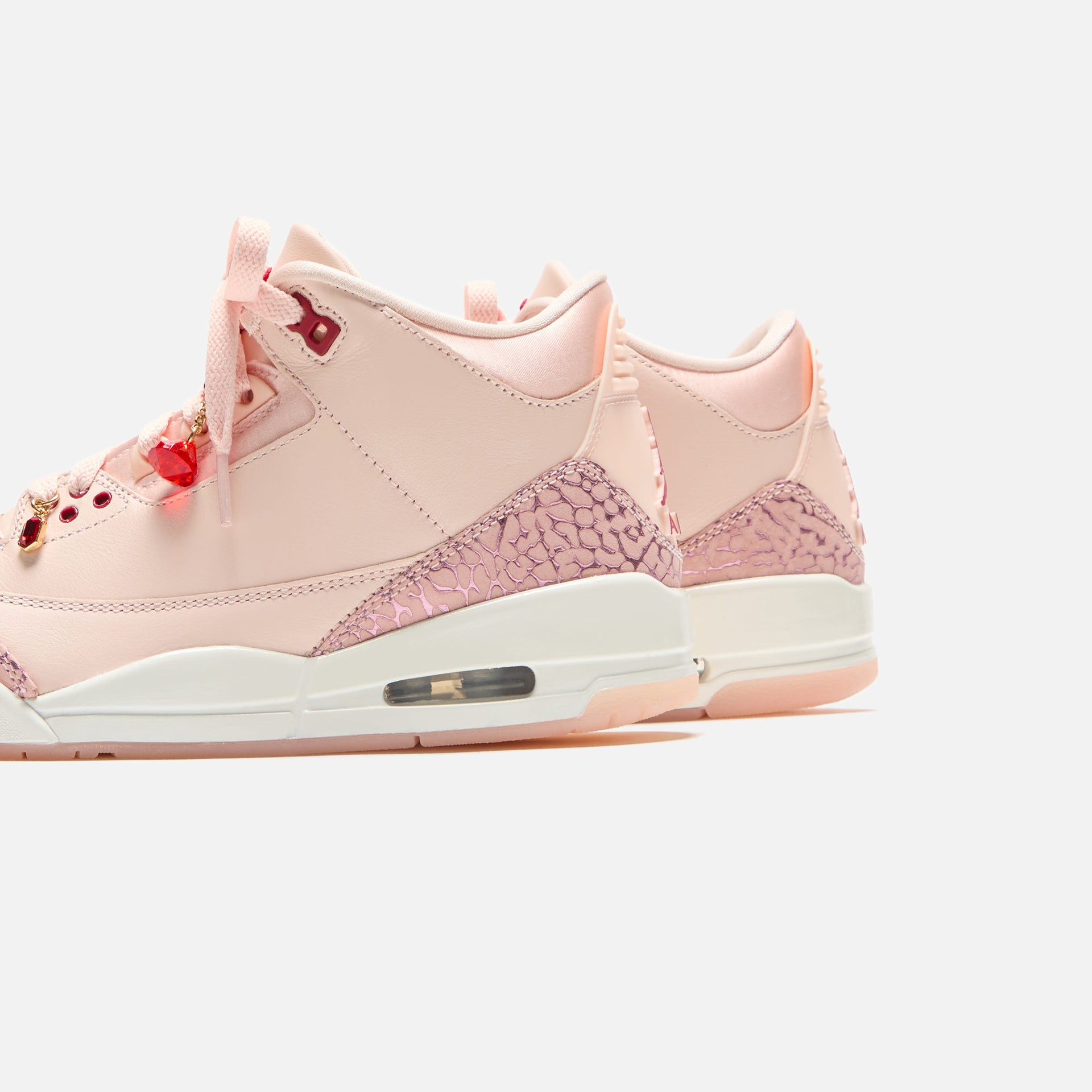 Nike WMNS Air Jordan 3 Retro - Washed Coral / Gym Red / Sail