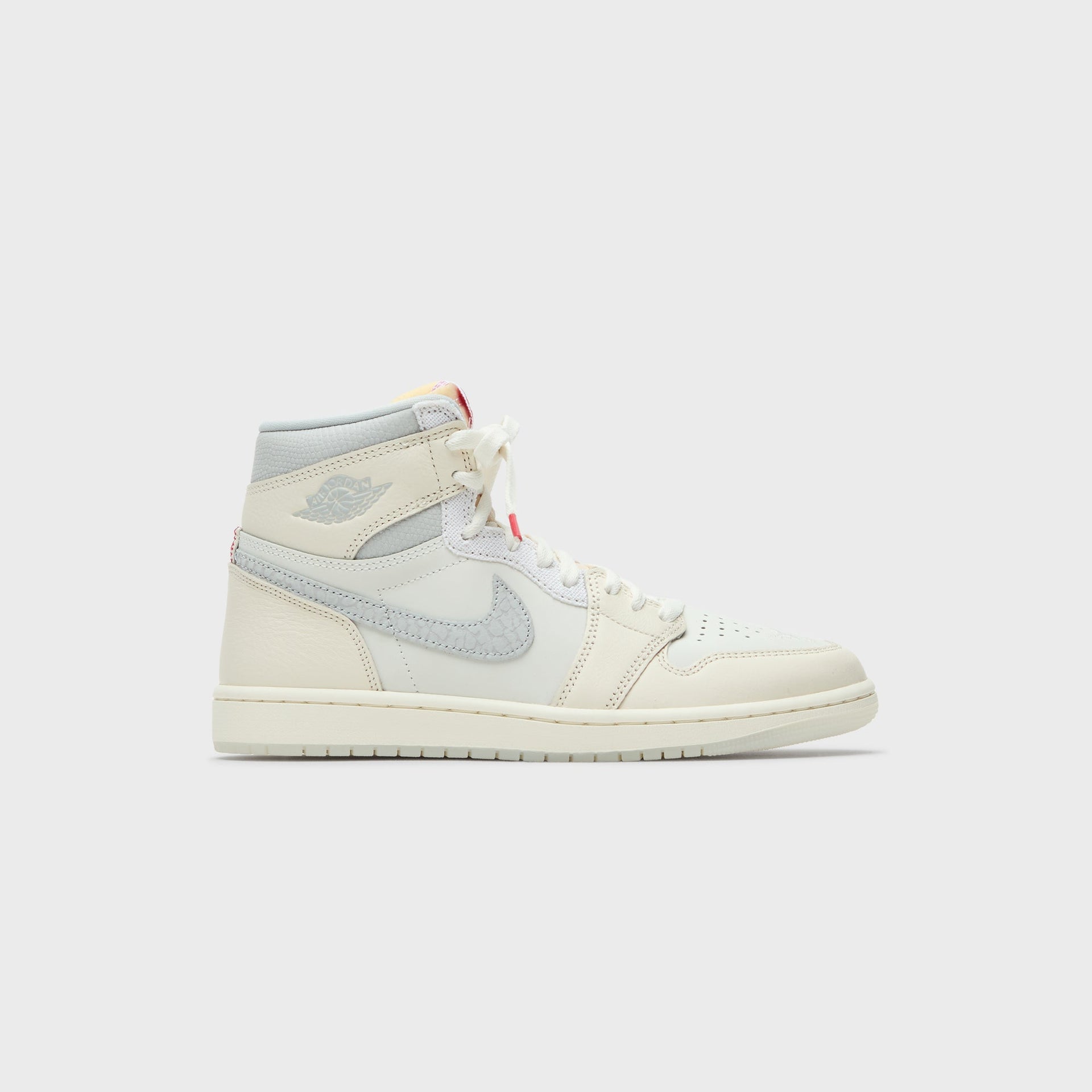 Jordan Air Jordan 1 Retro High OG - Sail / University Red / Pale Ivory / Coconut Milk / Phantom