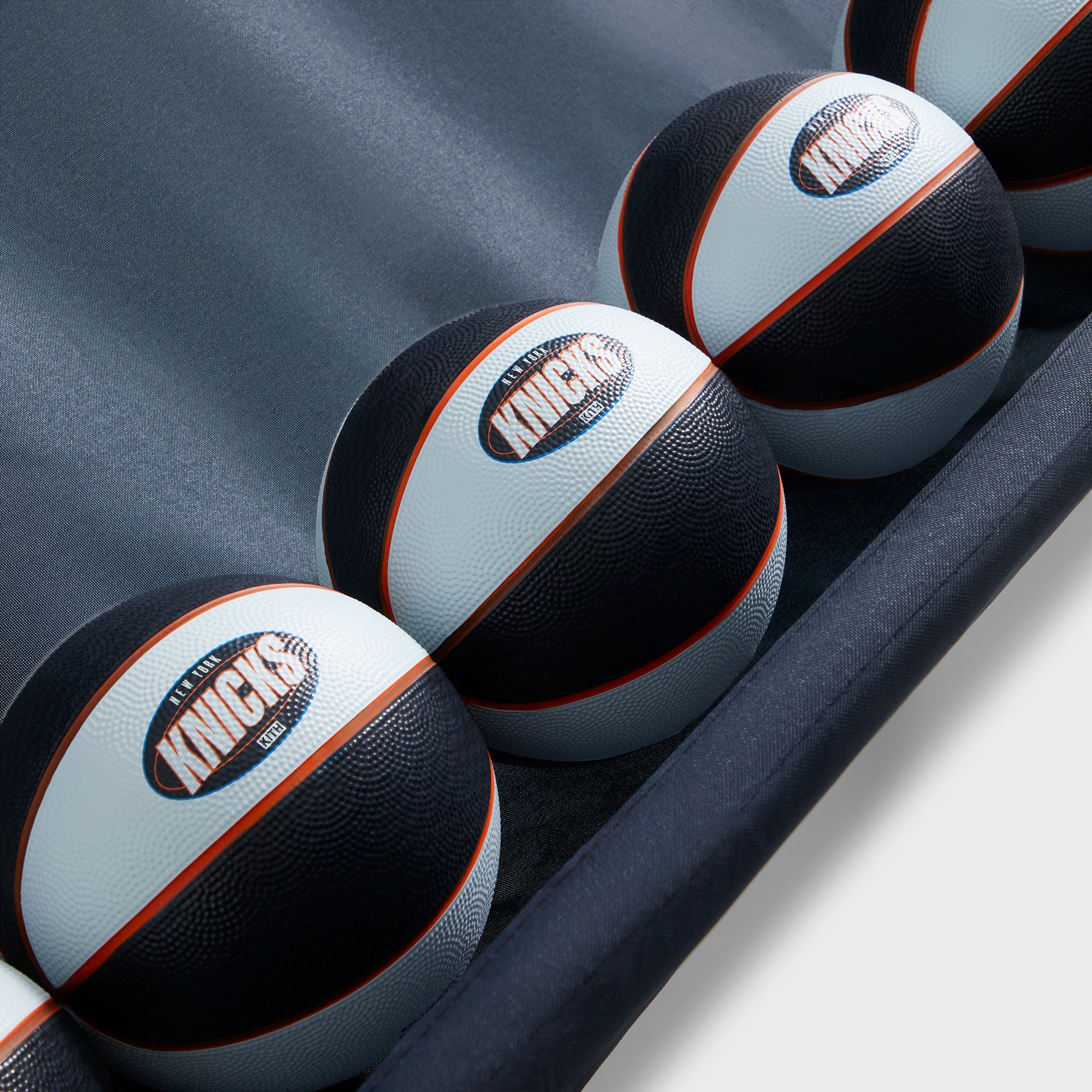 KITH KNICKS WILSON BASKETBALL BLACK 7号 Wilson Knicks Graffiti Basketball – Shop Madison Square Garden