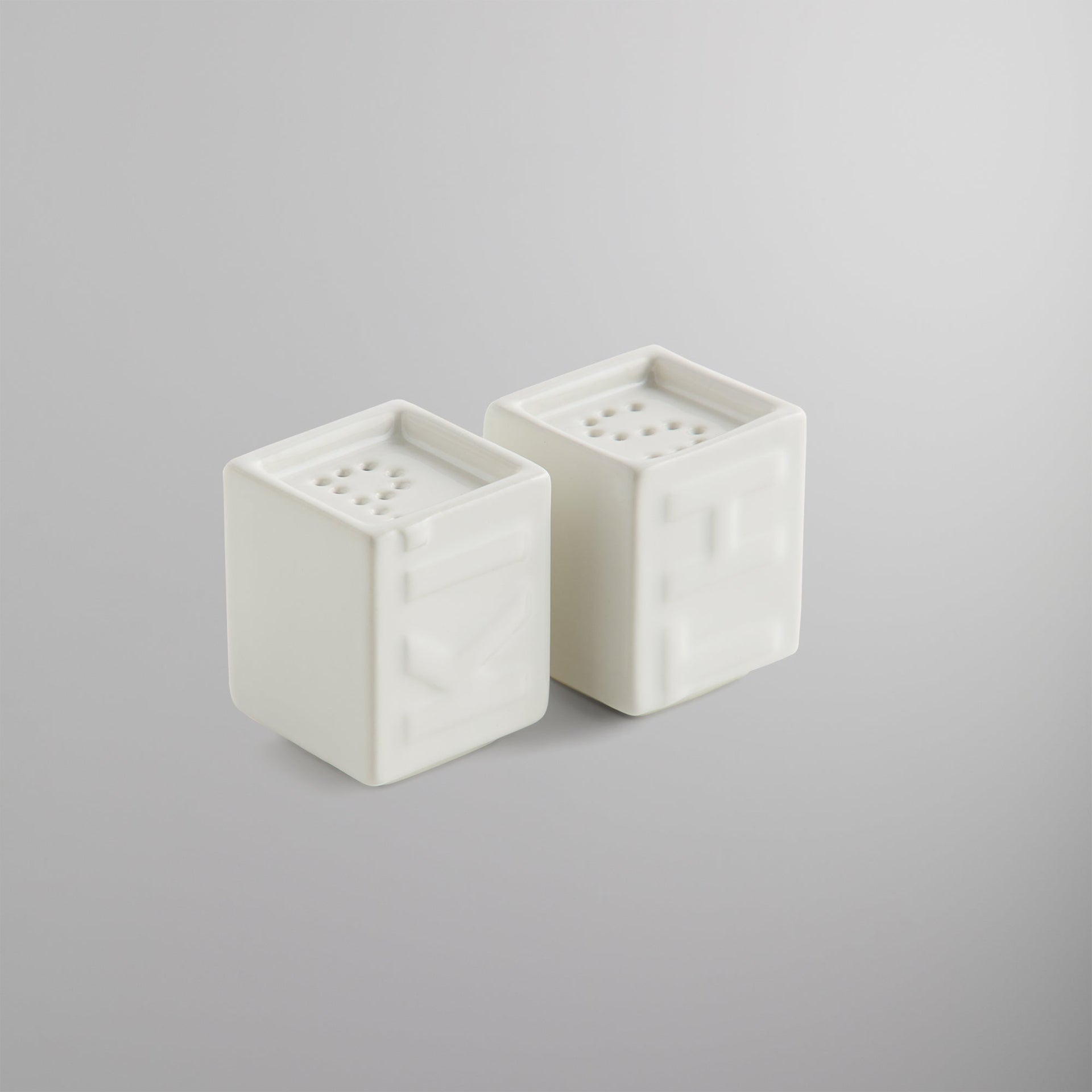 Kithmas Salt and Pepper Shaker - White