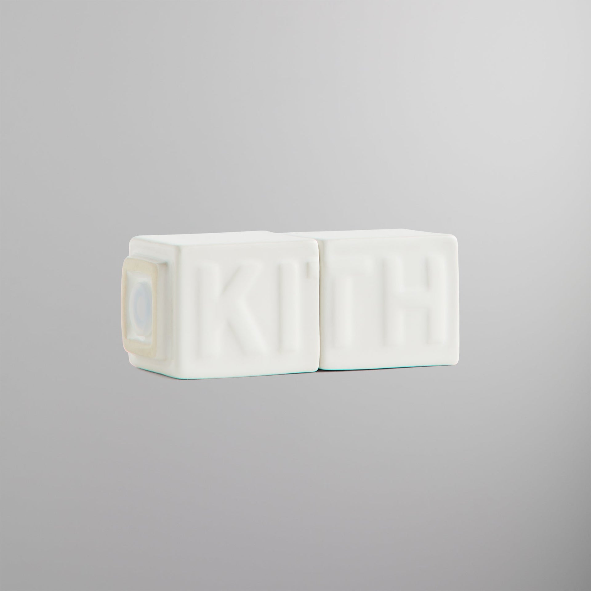 Kithmas Salt and Pepper Shaker - White