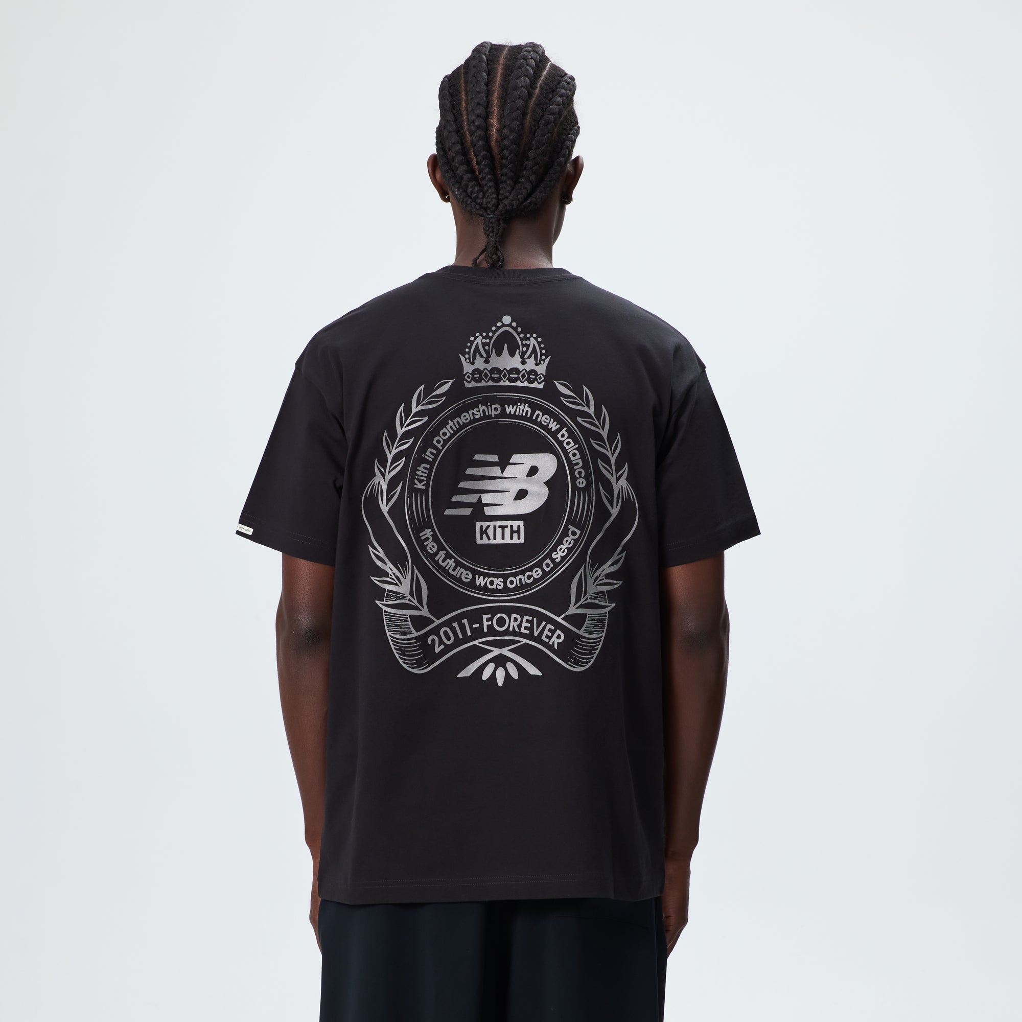 KITH New Balance コラボ シャツ Kith & New Balance Crest Pocket Tee - Black – Kith Europe