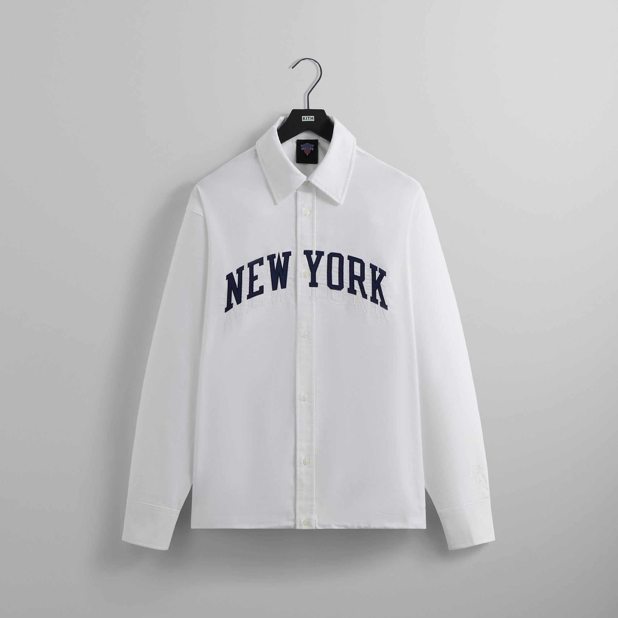 Kith for the New York Knicks Carson Buttondown - White – Kith Europe