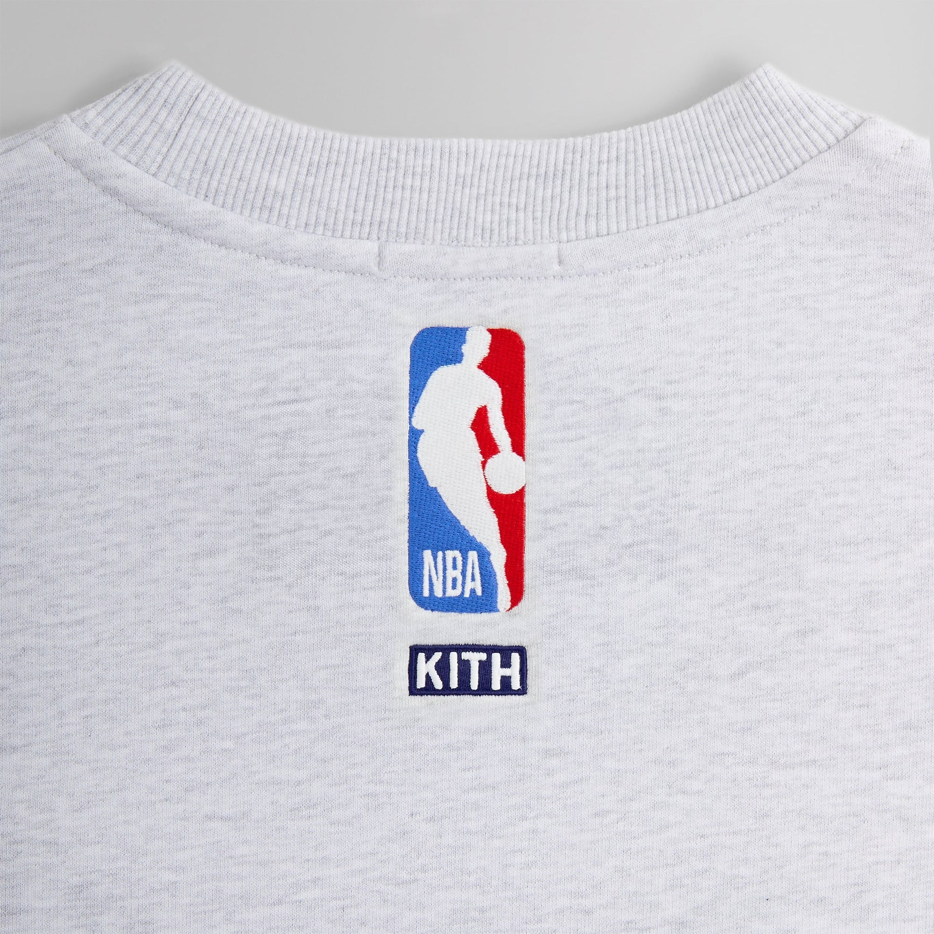 Kith for the New York Knicks Classic Vintage Nelson Crewneck - Light Heather Grey