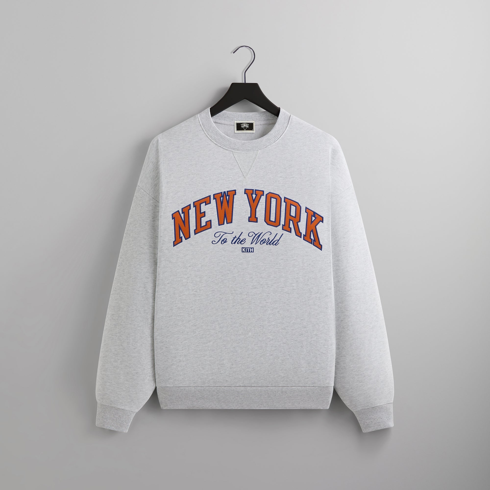 KITH(キス) サイズ:S 23AW New York Knicks Retro NY Nelson うつっ Crewneck ロゴ刺繍デザイン