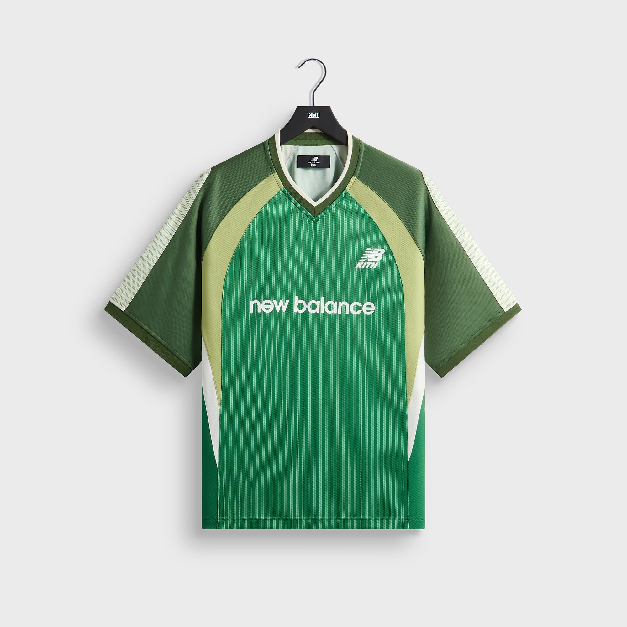 新品KITH　上品グリーンオーバーサイズサッカーシャツ　シーズン限定カラー　希少 Kith & New Balance Mesh Chase Jersey - Spring Juniper – Kith Europe