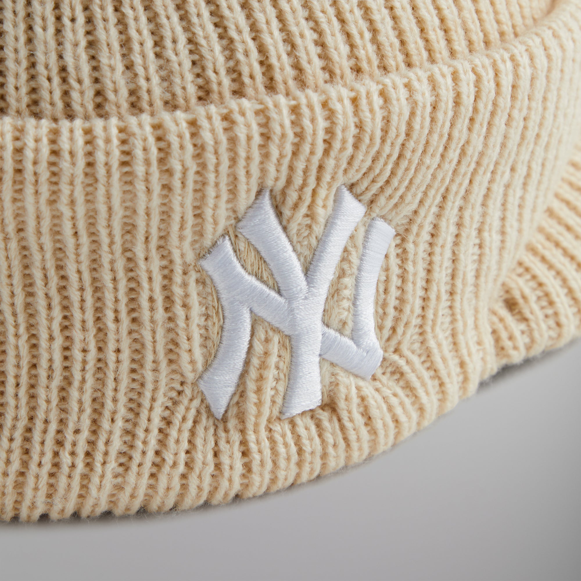 Kith for the New York Yankees Visor Beanie - Sandrift – Kith Europe