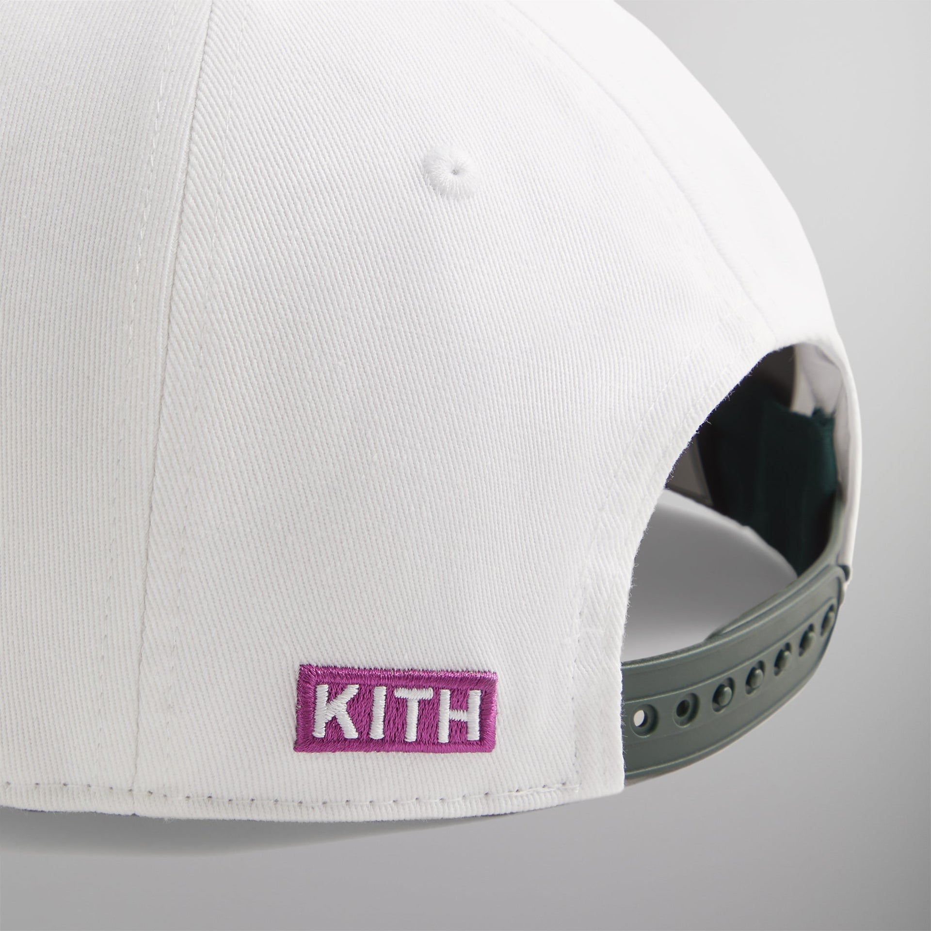 Batman | Kith Joker Twill Low Pinch Crown Snapback - White