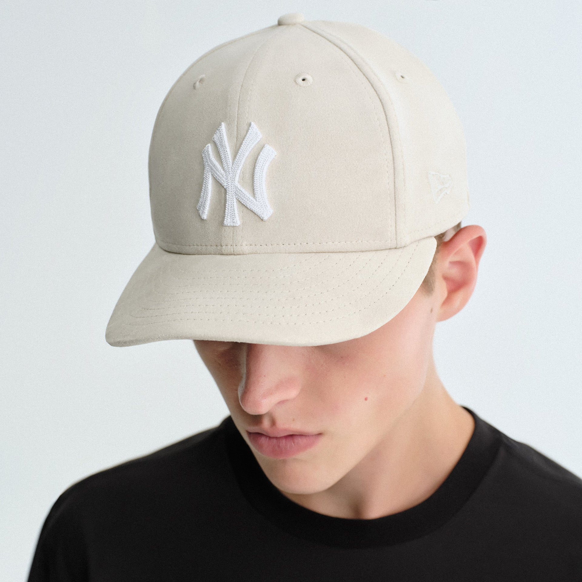 Kith & New Era for the New York Yankees Microsuede 59FIFTY Low Profile Fitted - Sandrift