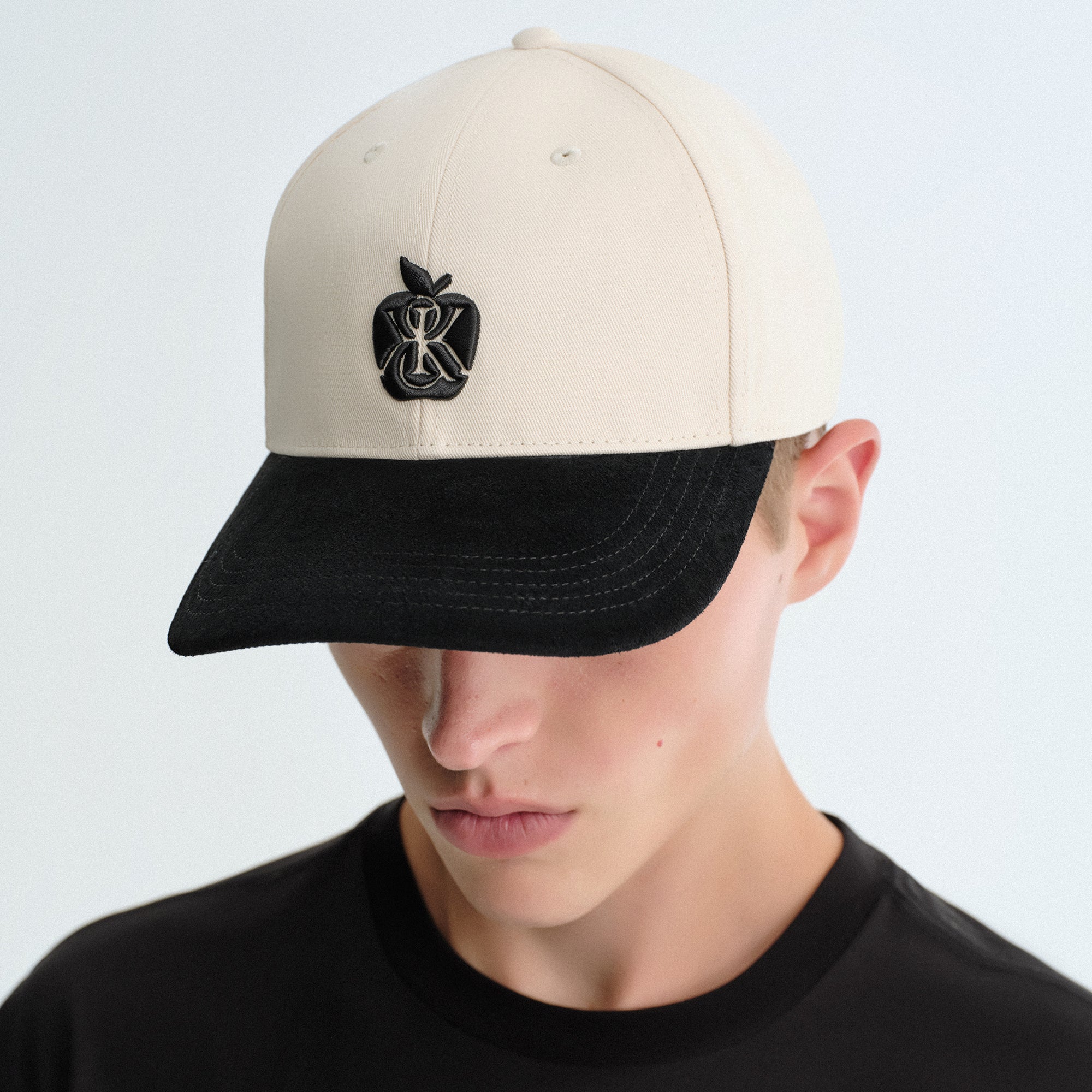 Kith Two-Tone Suede Brim Aaron Classic Cap - Black – Kith Europe