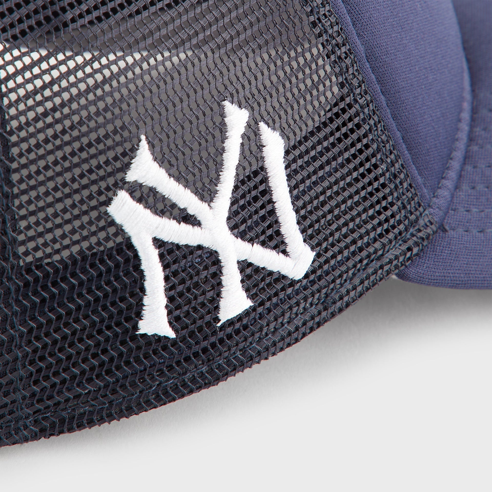 Kith & New Era for the New York Yankees Top Hat 9FORTY A Frame Trucker Snapback - Nocturnal - PH