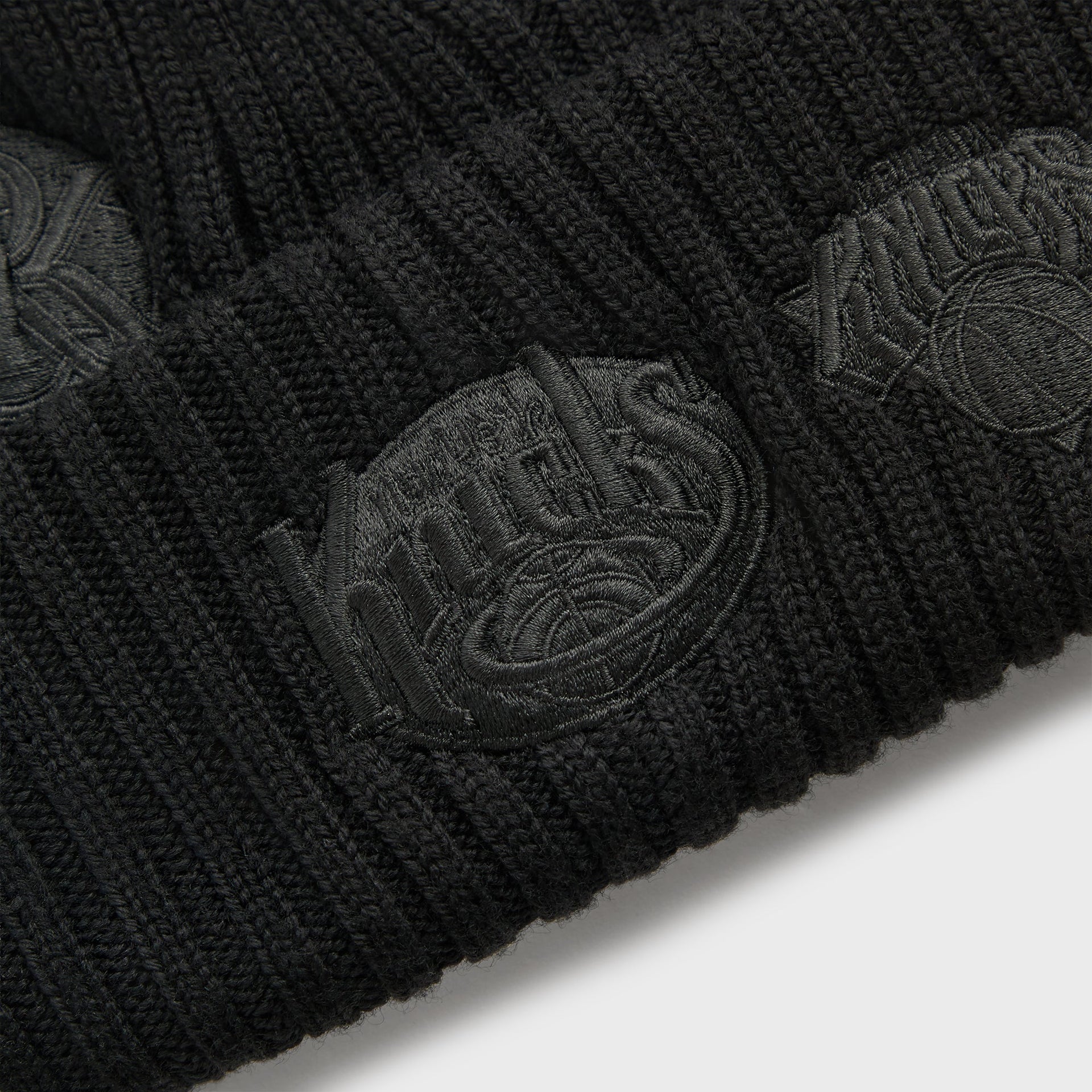 Kith & New Era for the New York Knicks All Over Patches Knit Beanie - Black