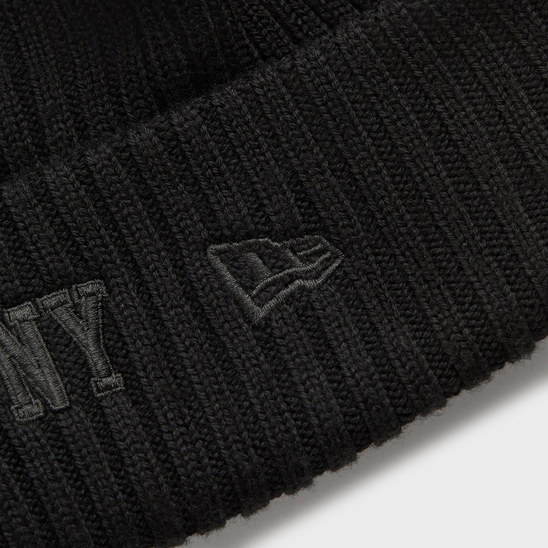 Kith & New Era for the New York Knicks All Over Patches Knit Beanie - Black
