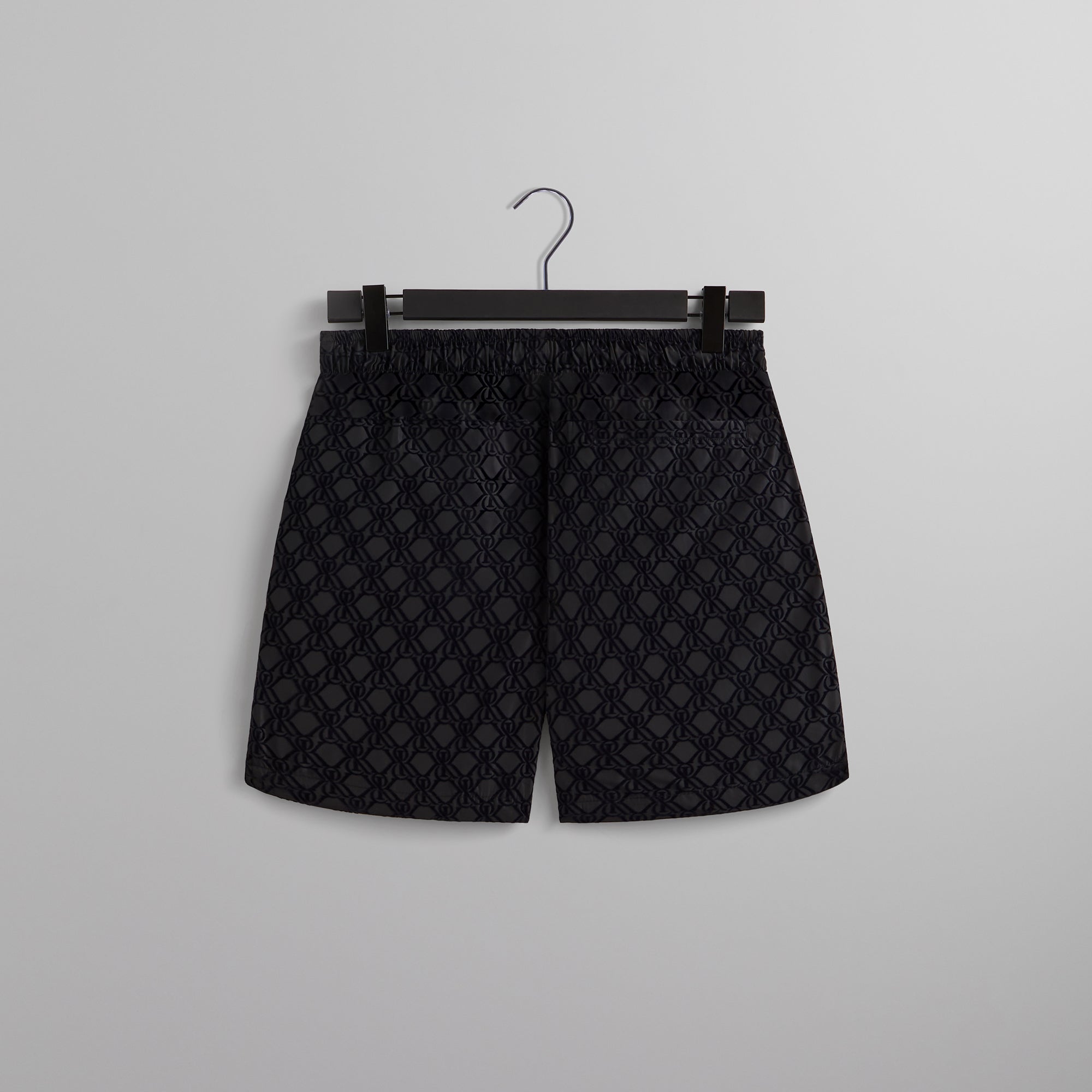 2025年新作入荷 Kith Flocked Crest Tech Active Short - Black – Kith Europe パンツ