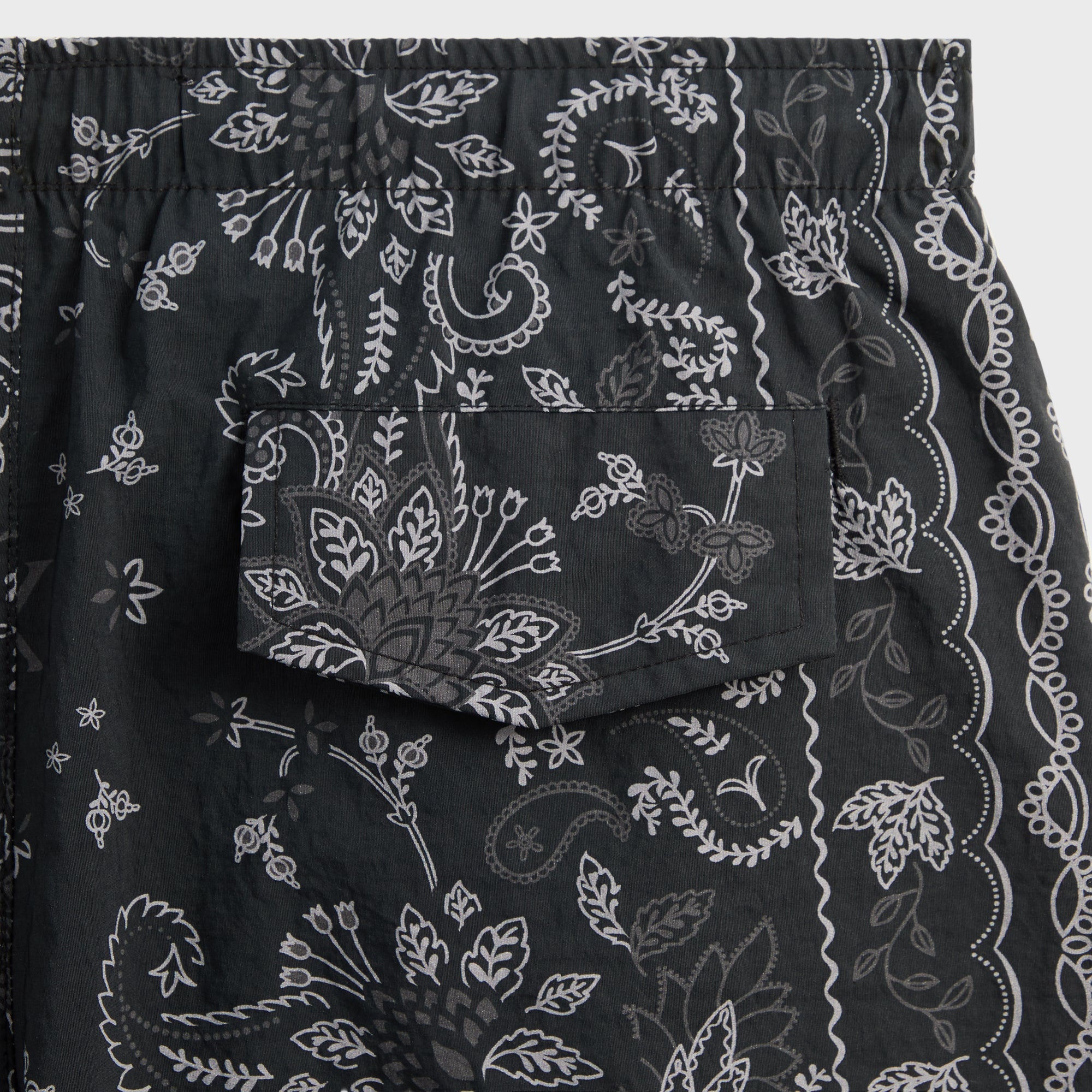 【KITH NYC】Panelled Bandana Ashton Swim Short 国内発送 Kith Panelled Bandana Ashton Swim Short - Black – Kith Europe