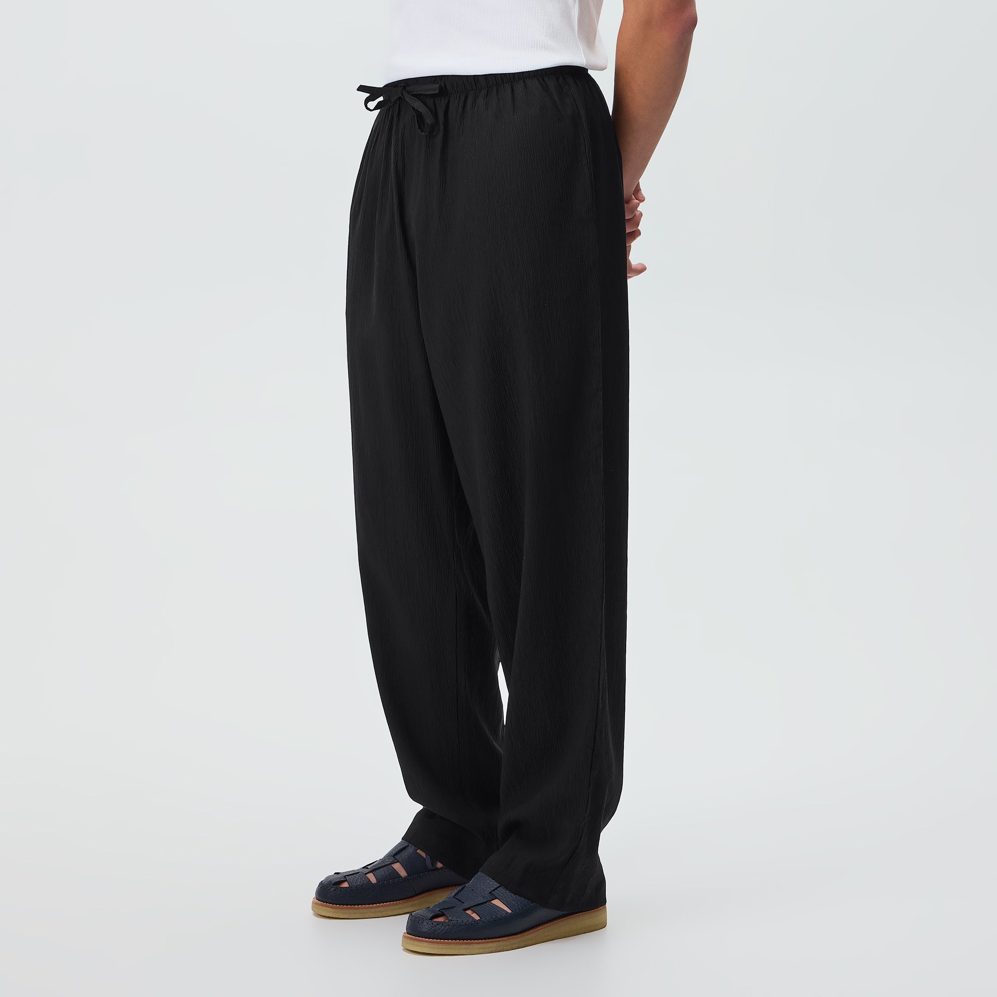 Kith Crinkled Nylon Maverick Pant - Black – Kith Europe