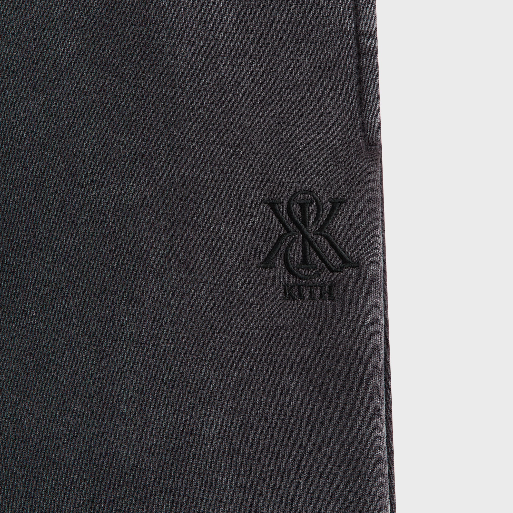 Kith Women Chelsea III Crest Sweatpant - Black – Kith Europe