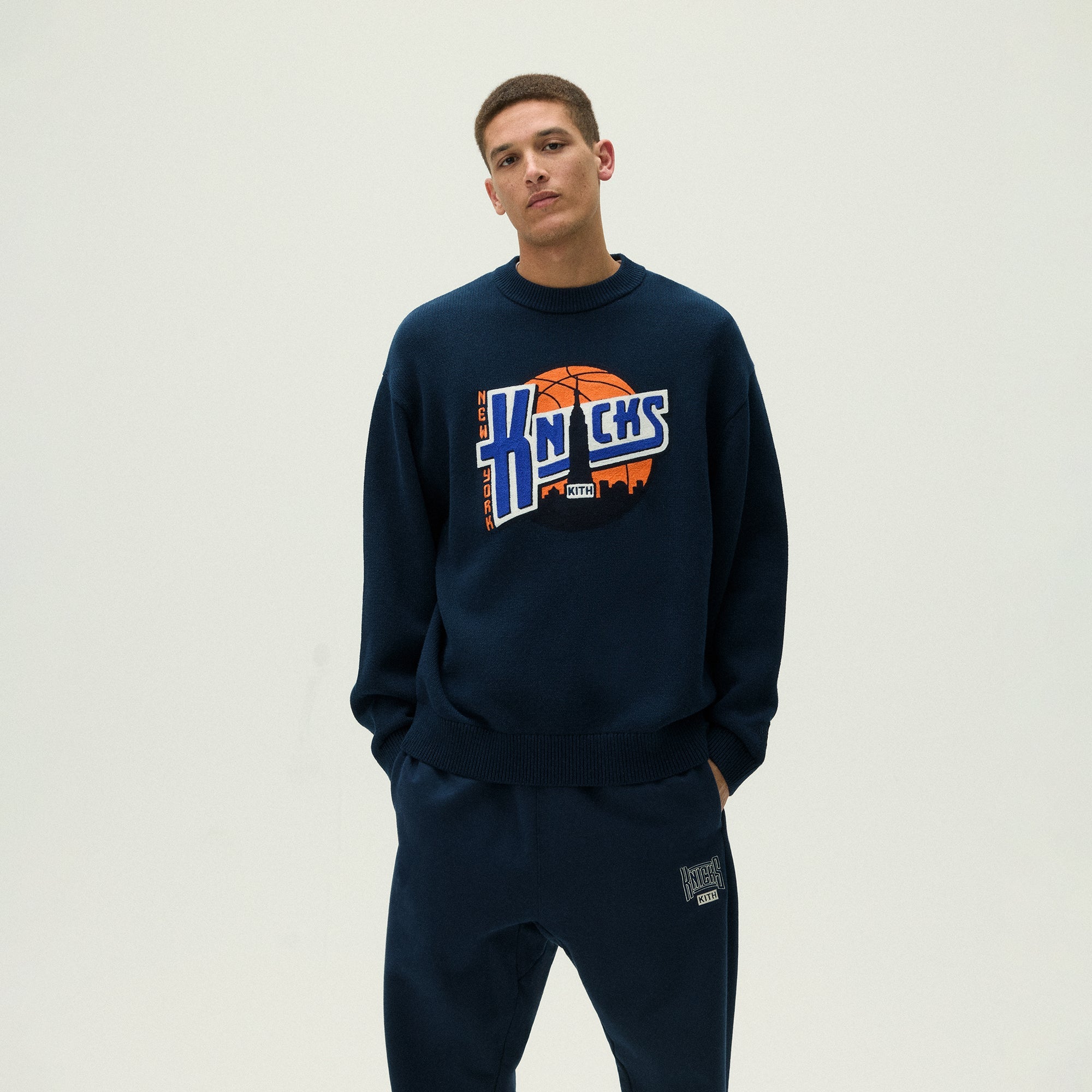 【KITH NYC】ロゴ カラーブロック フード付き スウェットシャツ Kith for the New York Knicks City Vintage Nelson Crewneck