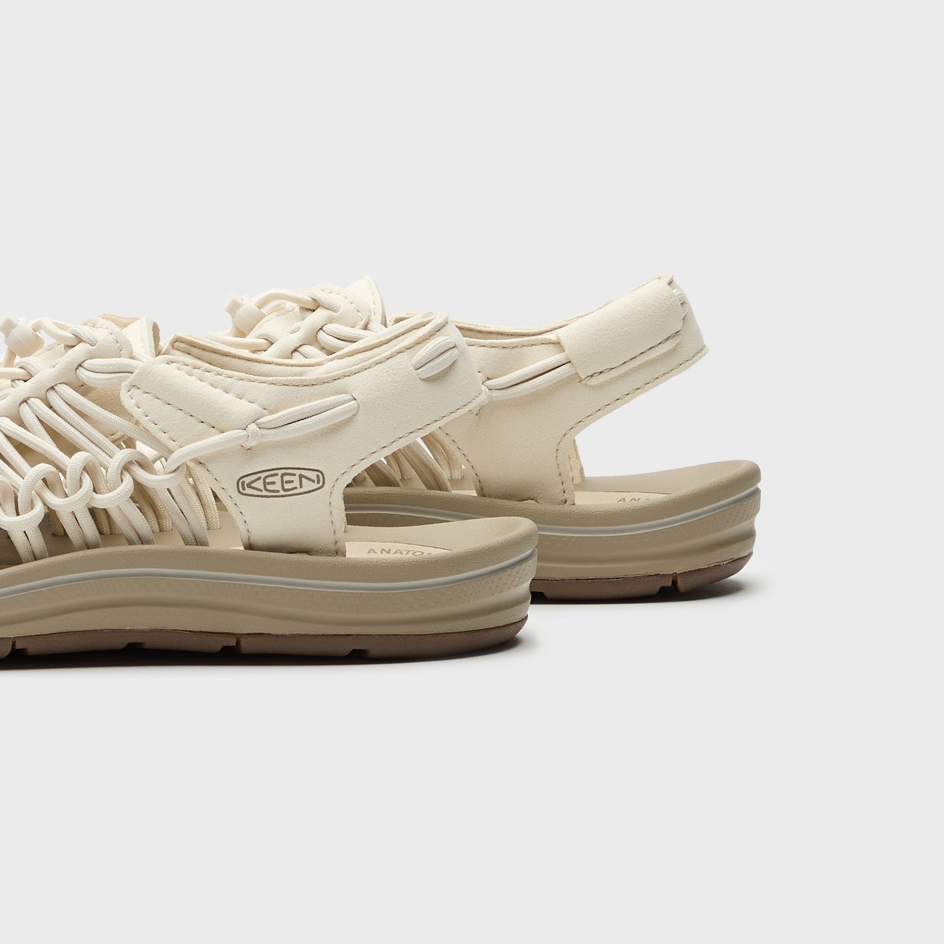 KEEN UNEEK - White Cap / Cornstalk