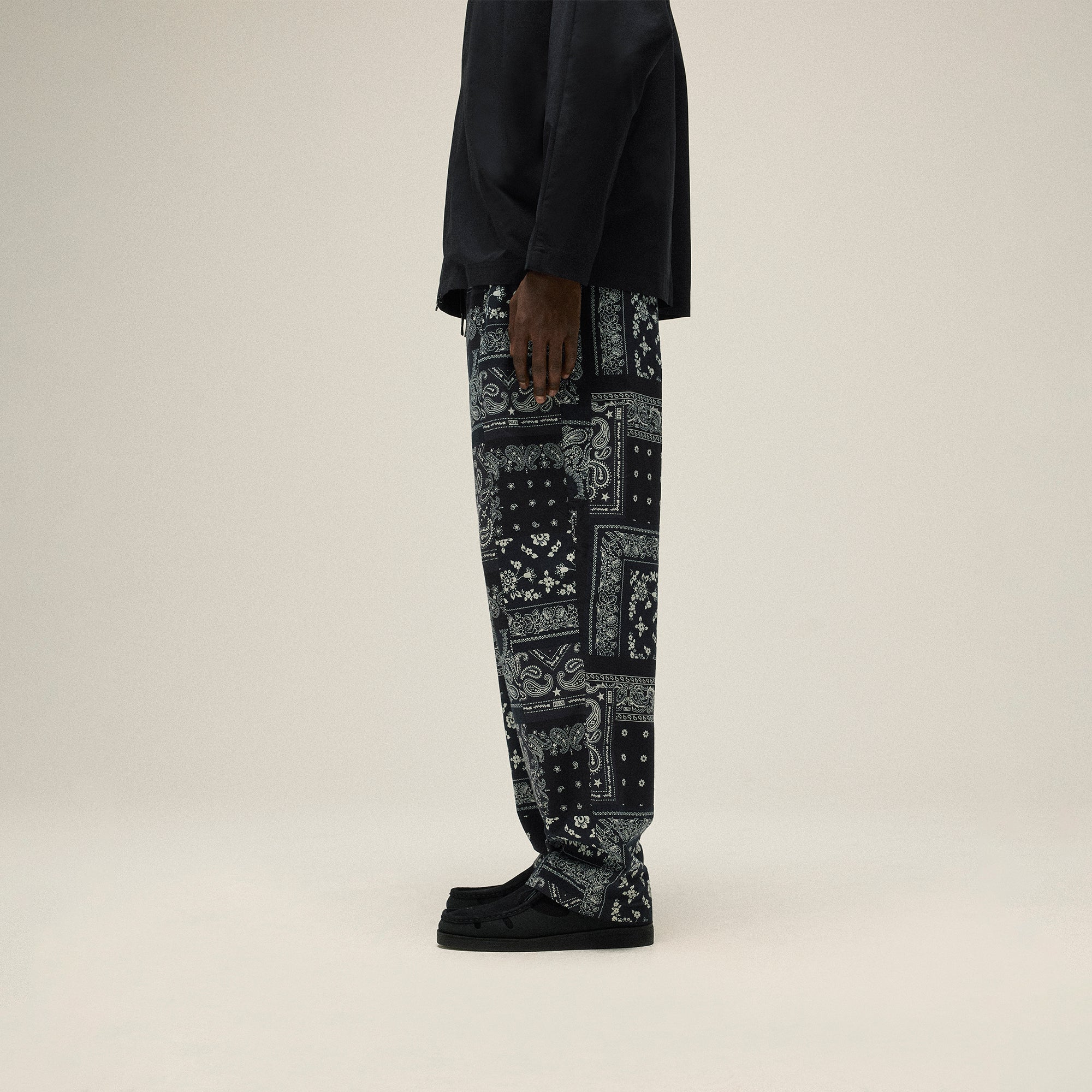 Kith Washed Cotton Bandana Barrow Pant - Black – Kith Europe Kith Washed Cotton Bandana Barrow Pant - Black – Kith Europe