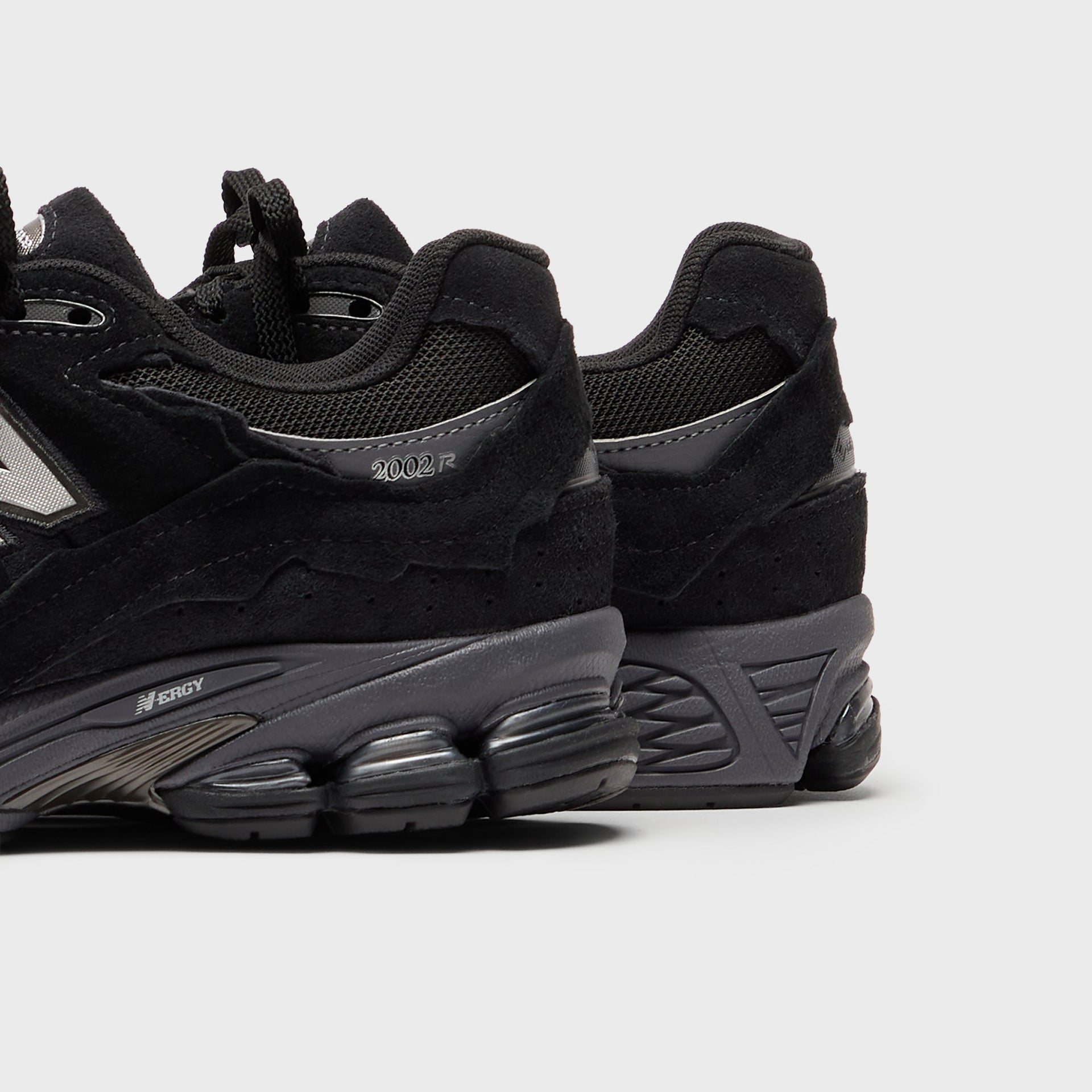 New Balance U2002DX - Black / Magnet