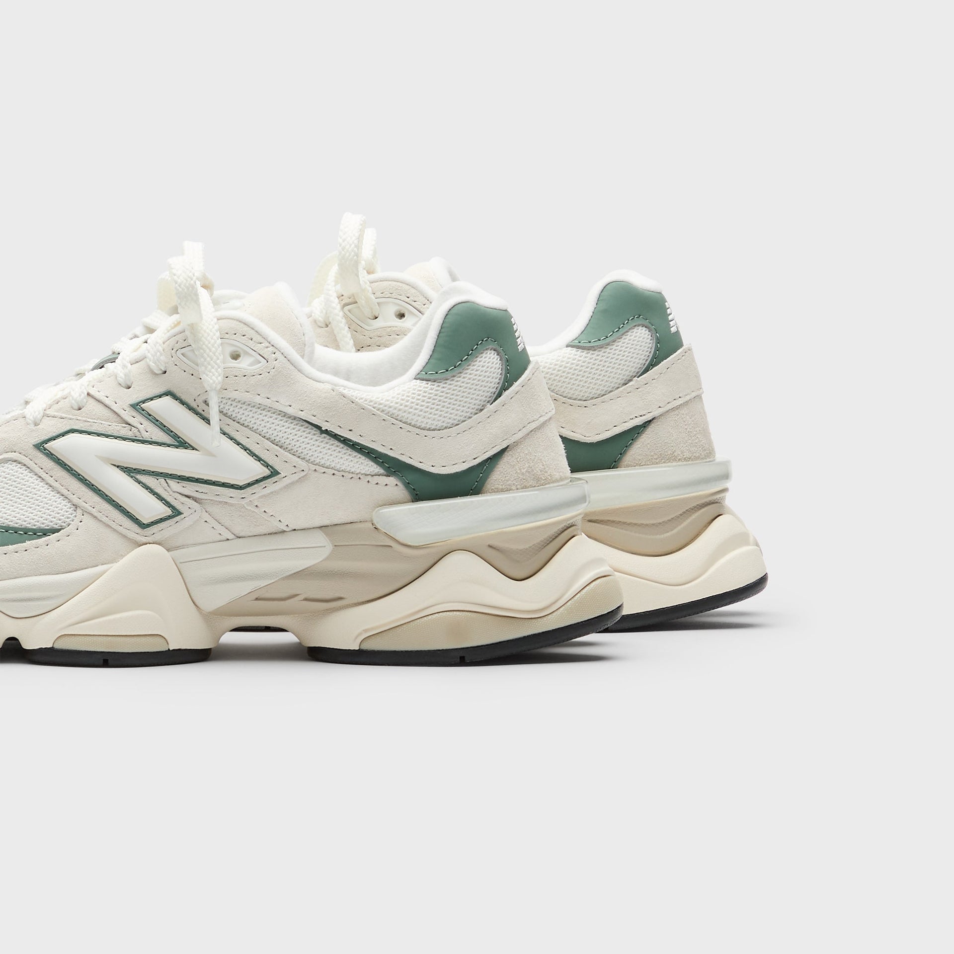 New Balance 9060 - Linen / Dark Juniper