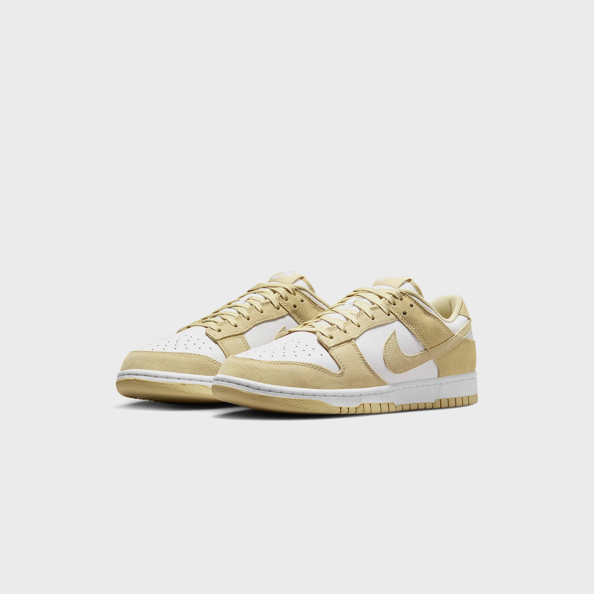 Nike Dunk Low Retro Se - White / Team Gold