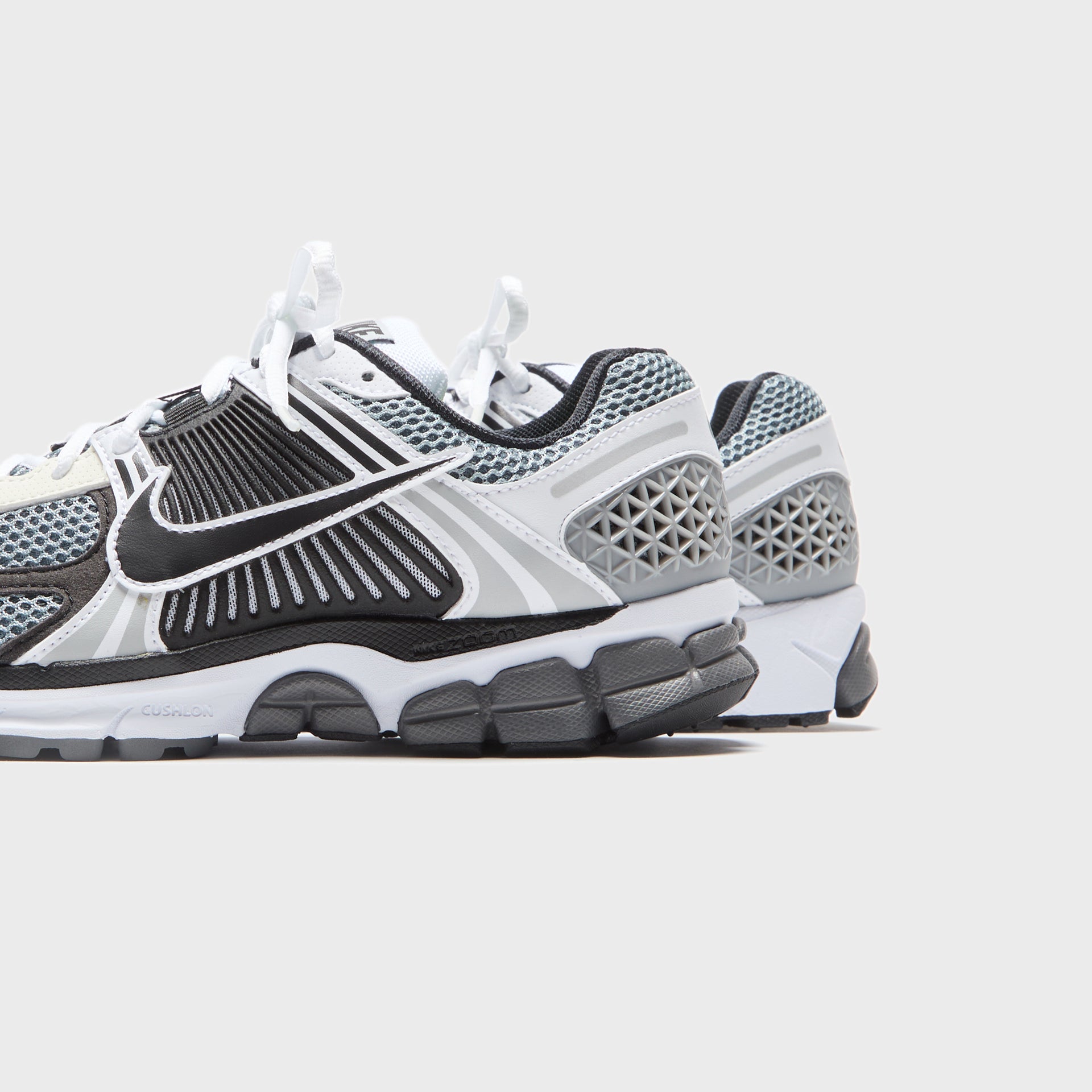 Nike Zoom Vomero 5 SE - Space Dark Grey / Black / White / Sail